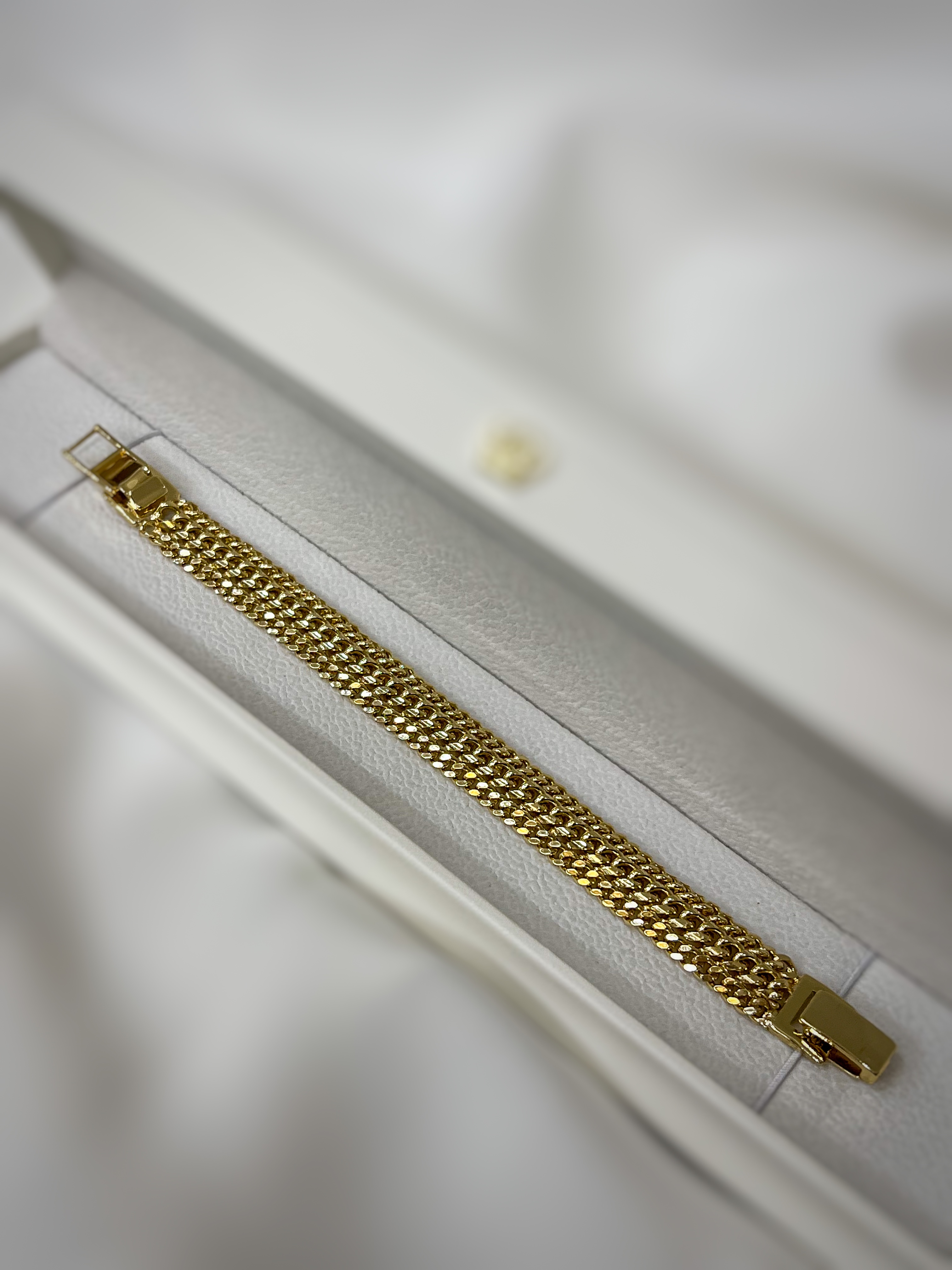 اسوارة سادة 