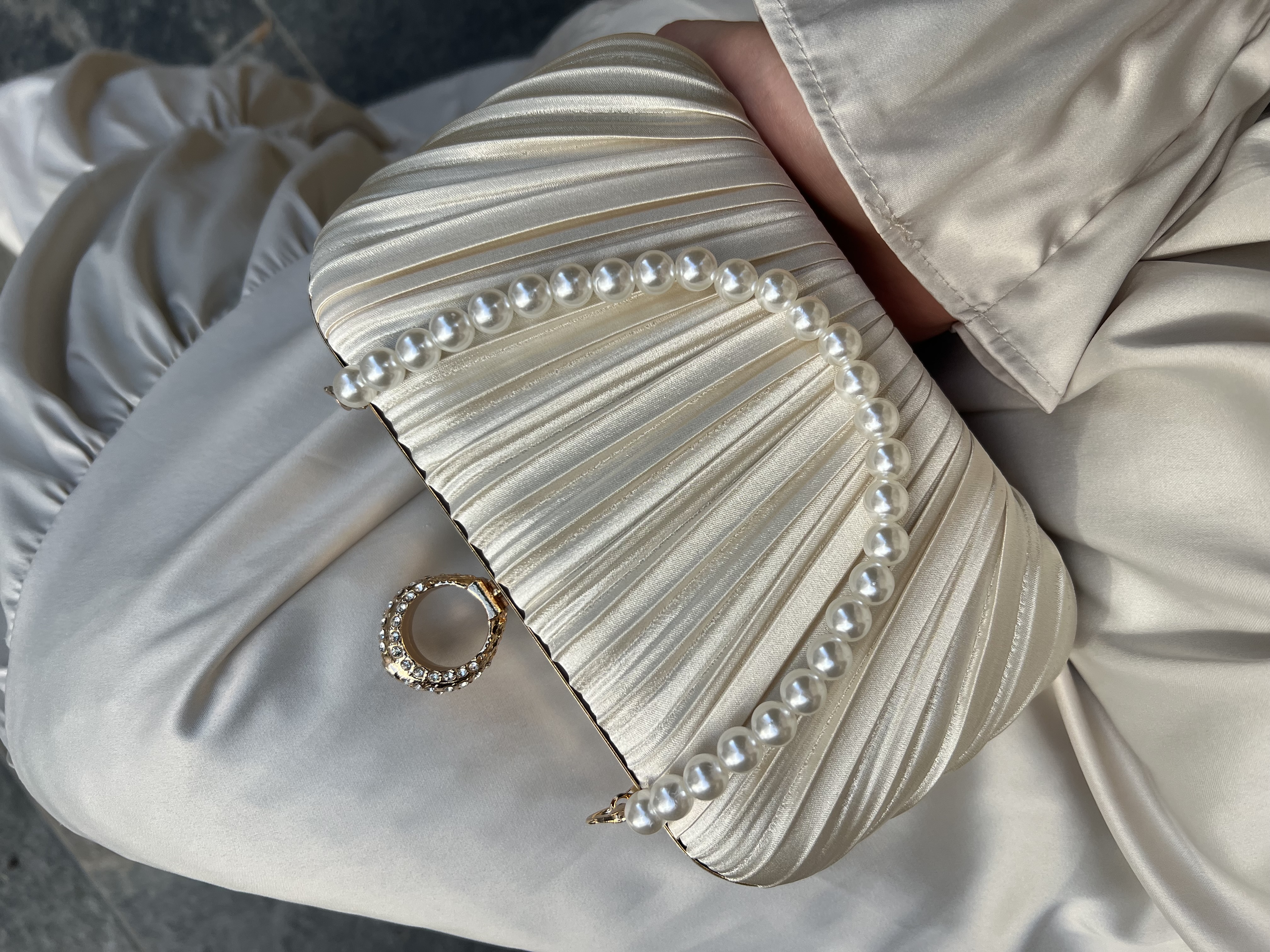 شنتة مناسبات اوف وايت