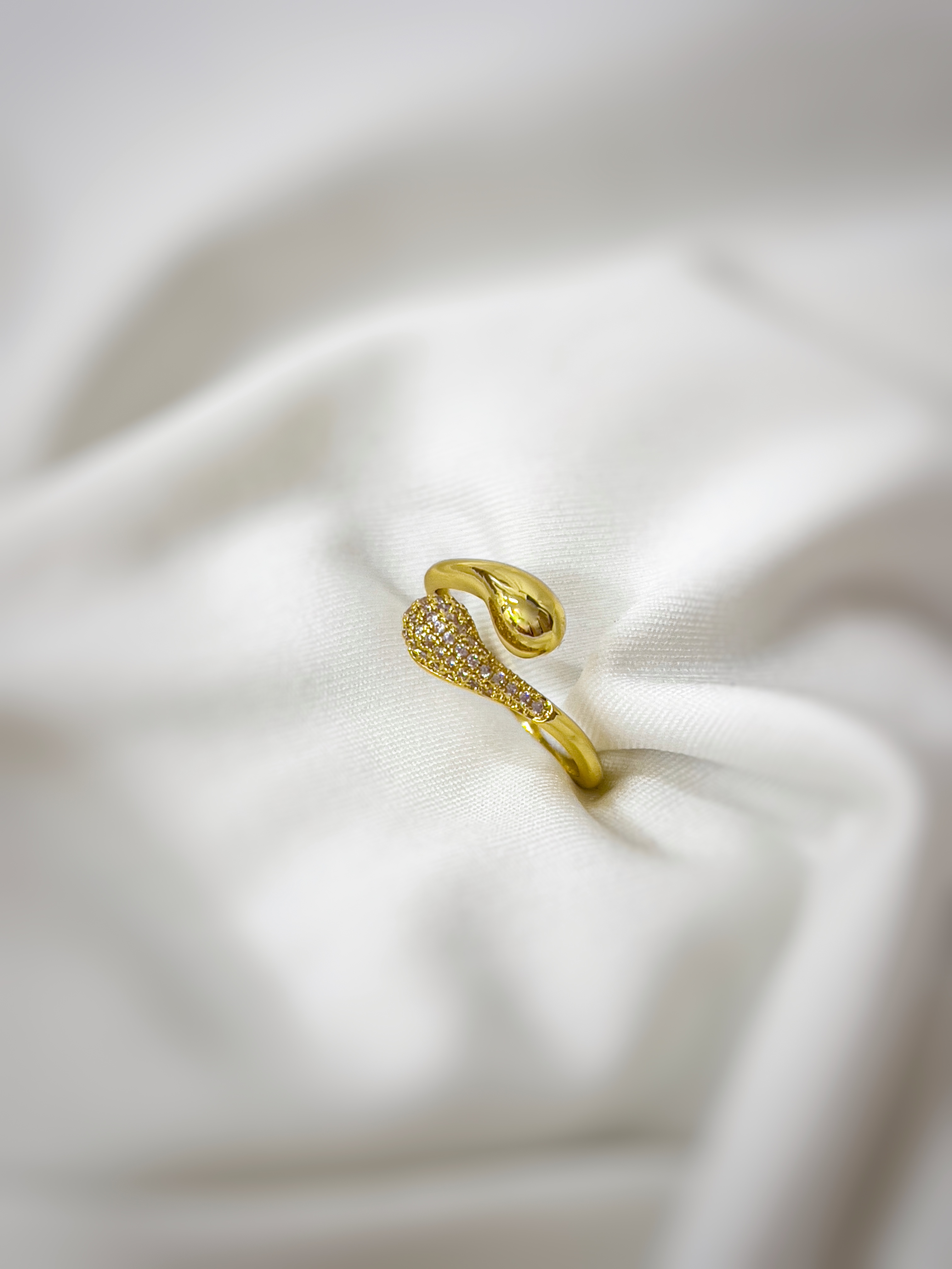 خاتم بوتيجا مع زركون