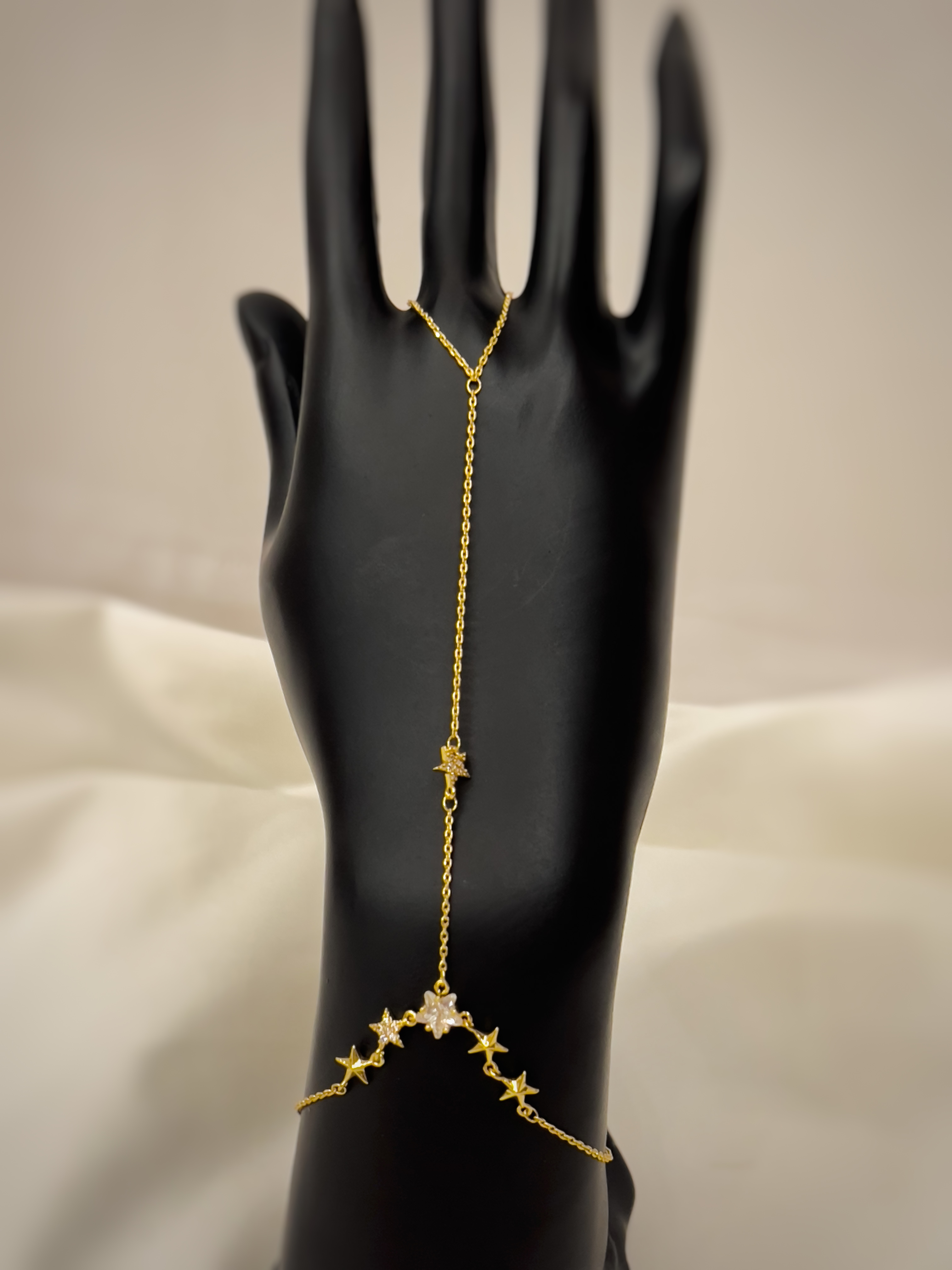 اسوارة كف نجمة