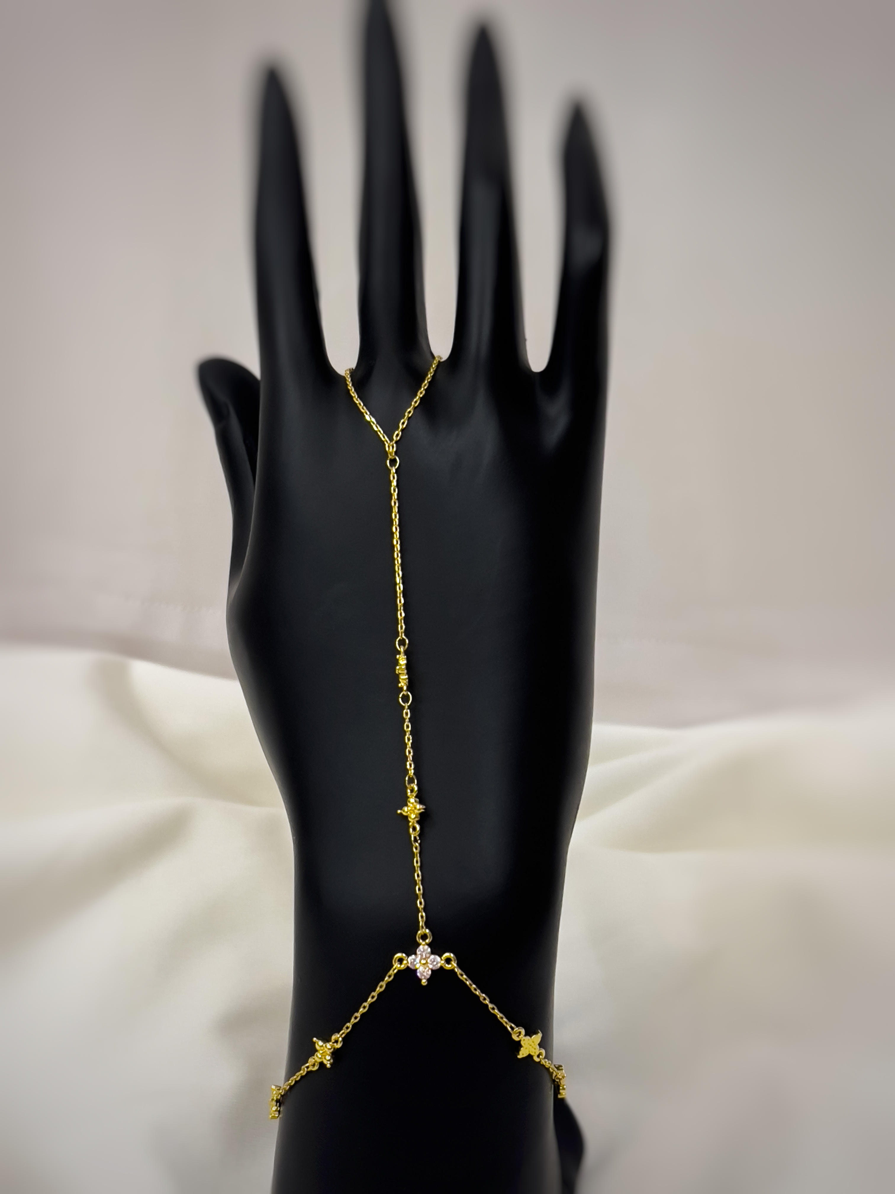 اسوارة كف روبيرتو كوين