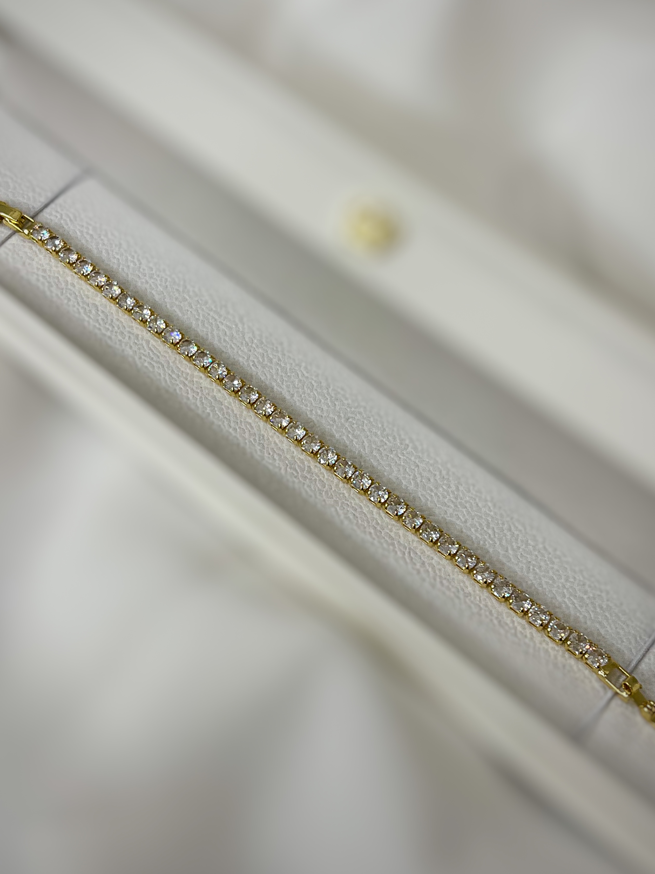 اسوارة تينس دهبي