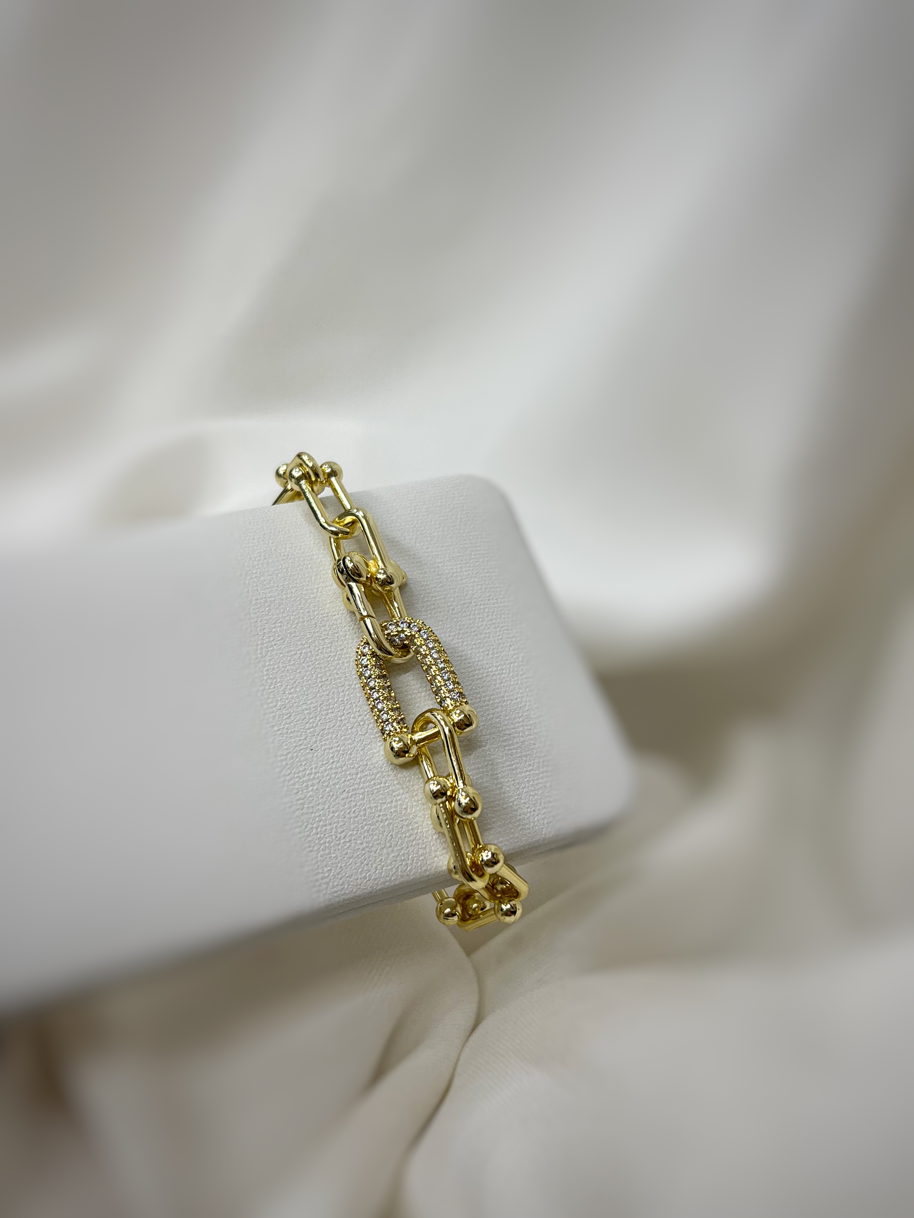 اسوارة تيفاني قفل زركون