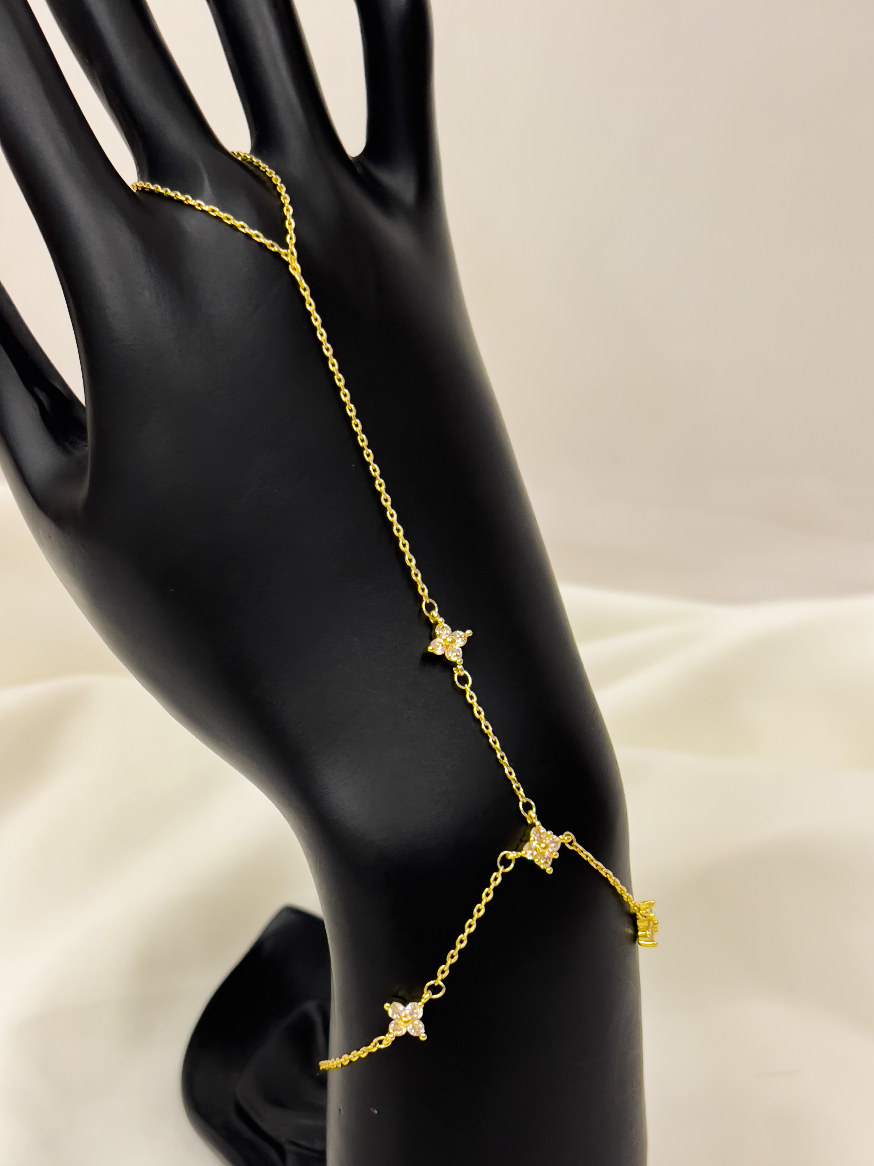 اسوارة كف روبيرتو كوين