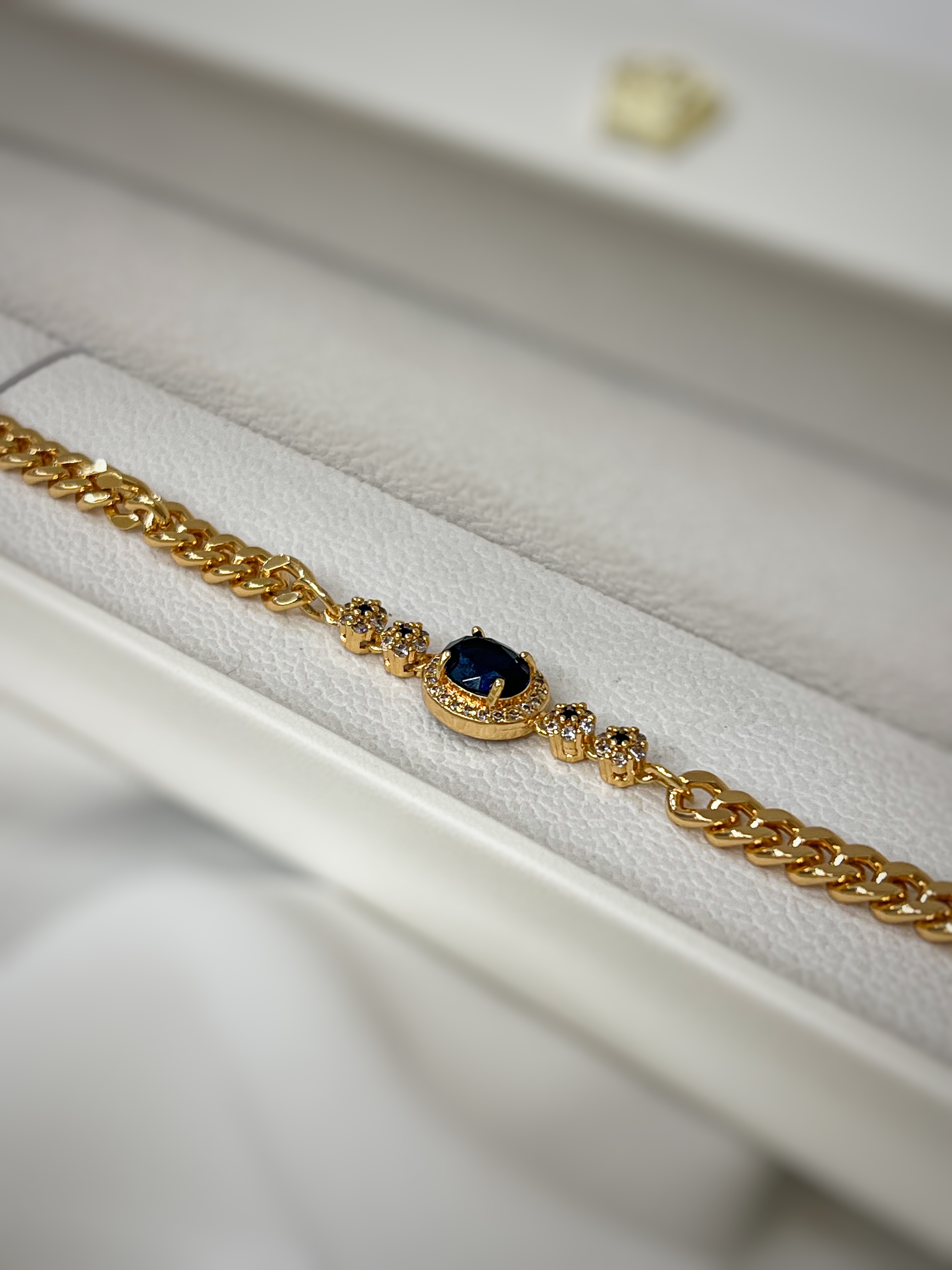 اسوارة زركون كحلي