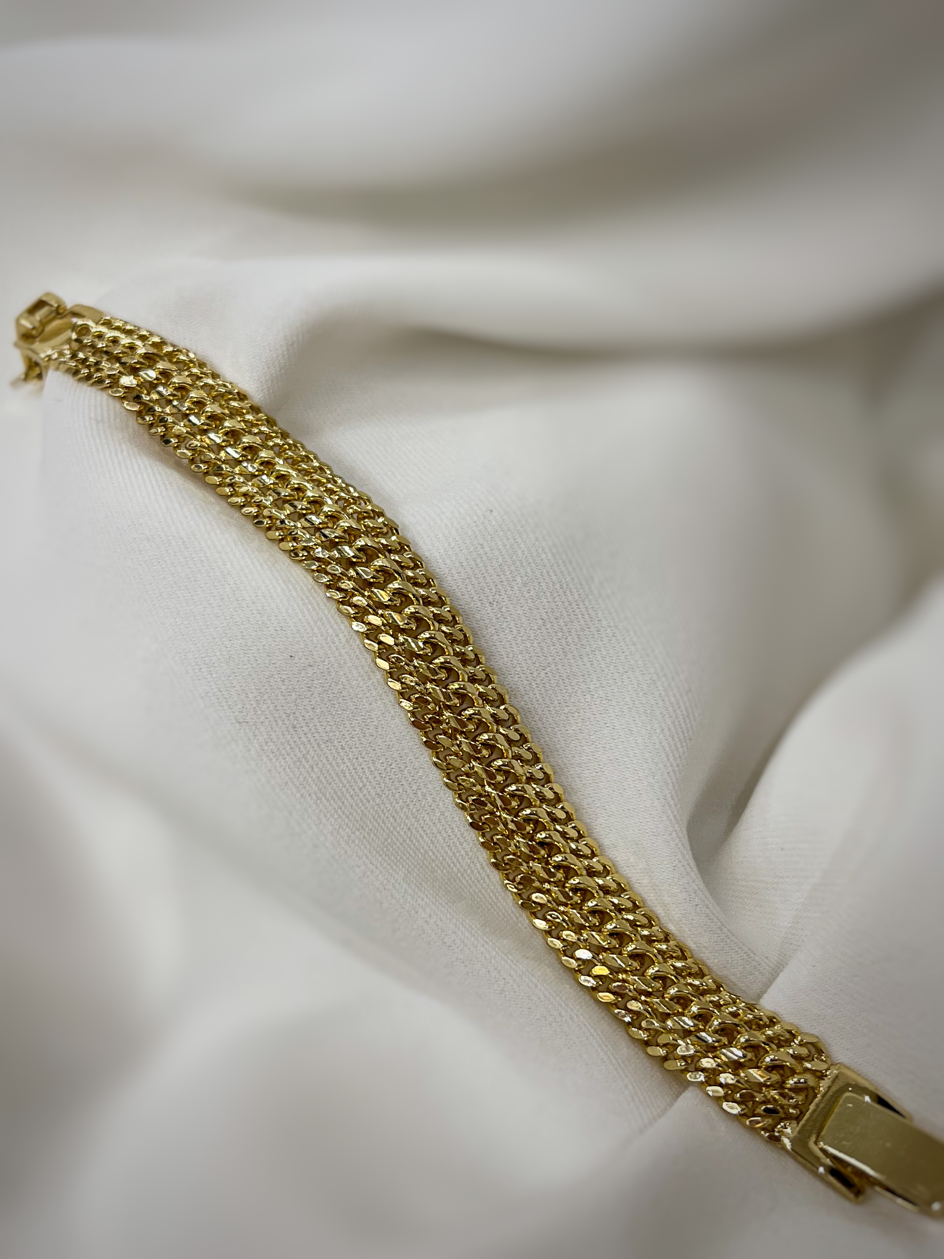 اسوارة سادة 