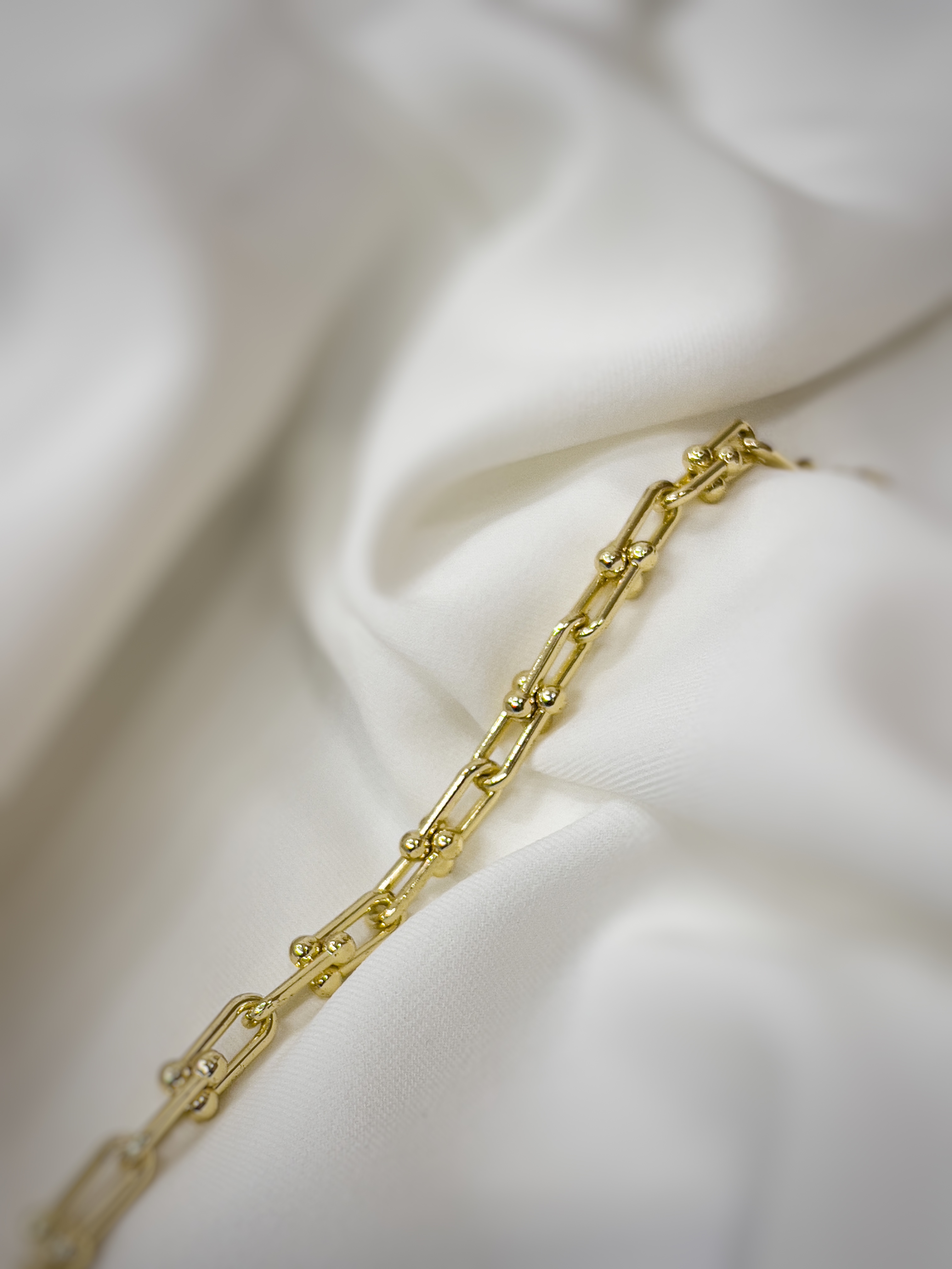 اسوارة تيفاني سادة
