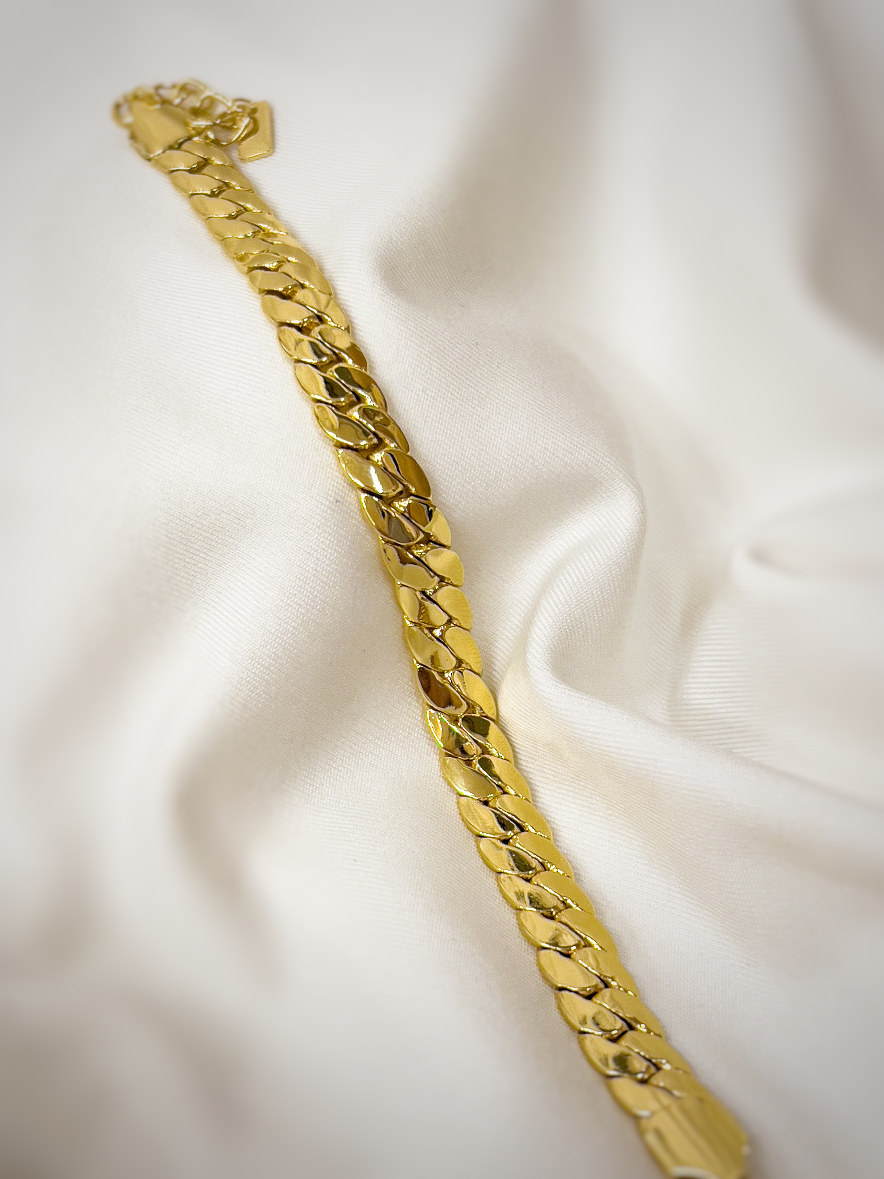 اسوارة بتصميم رادو