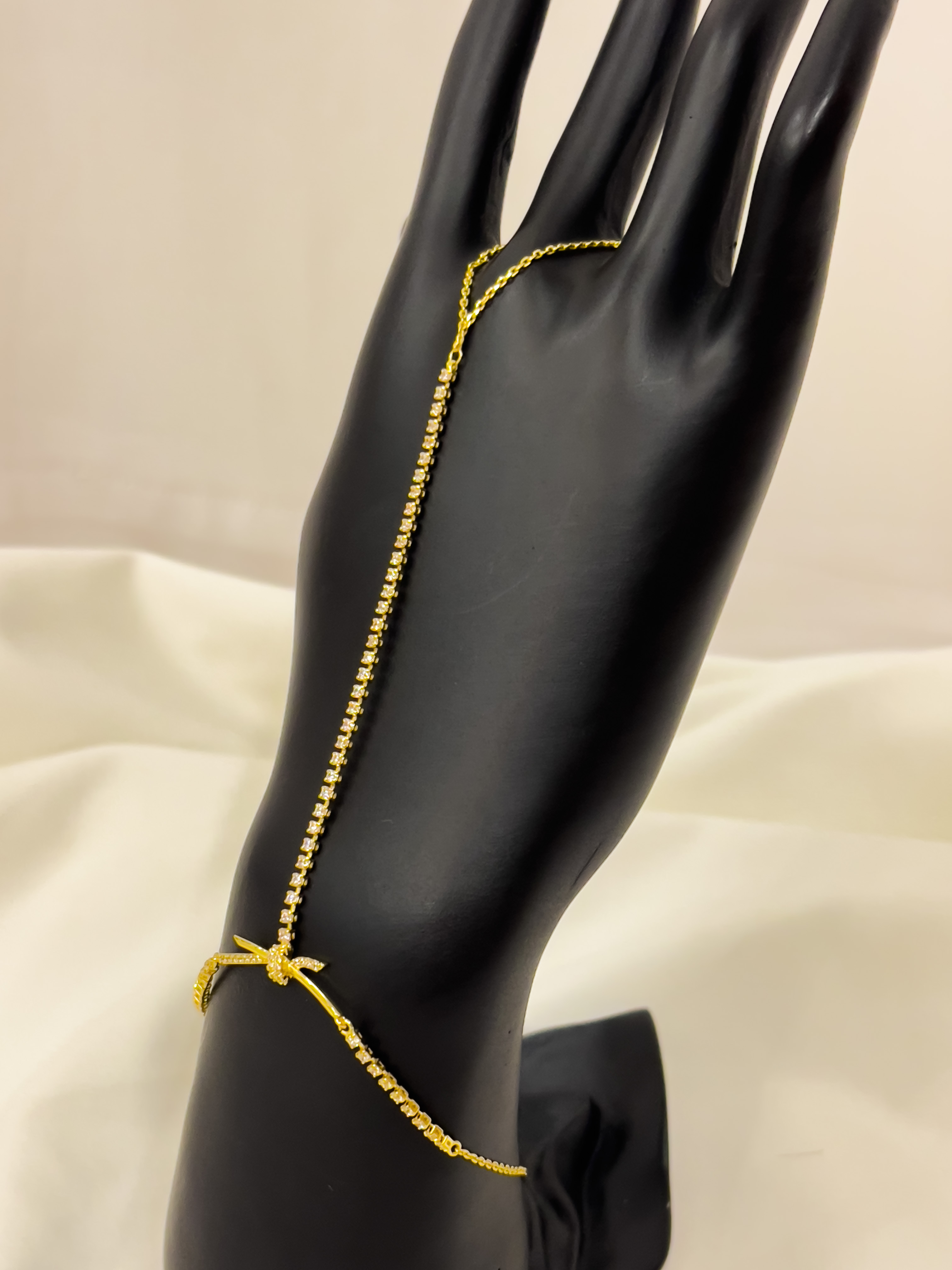 اسوارة كف تنس مع تيفاني 