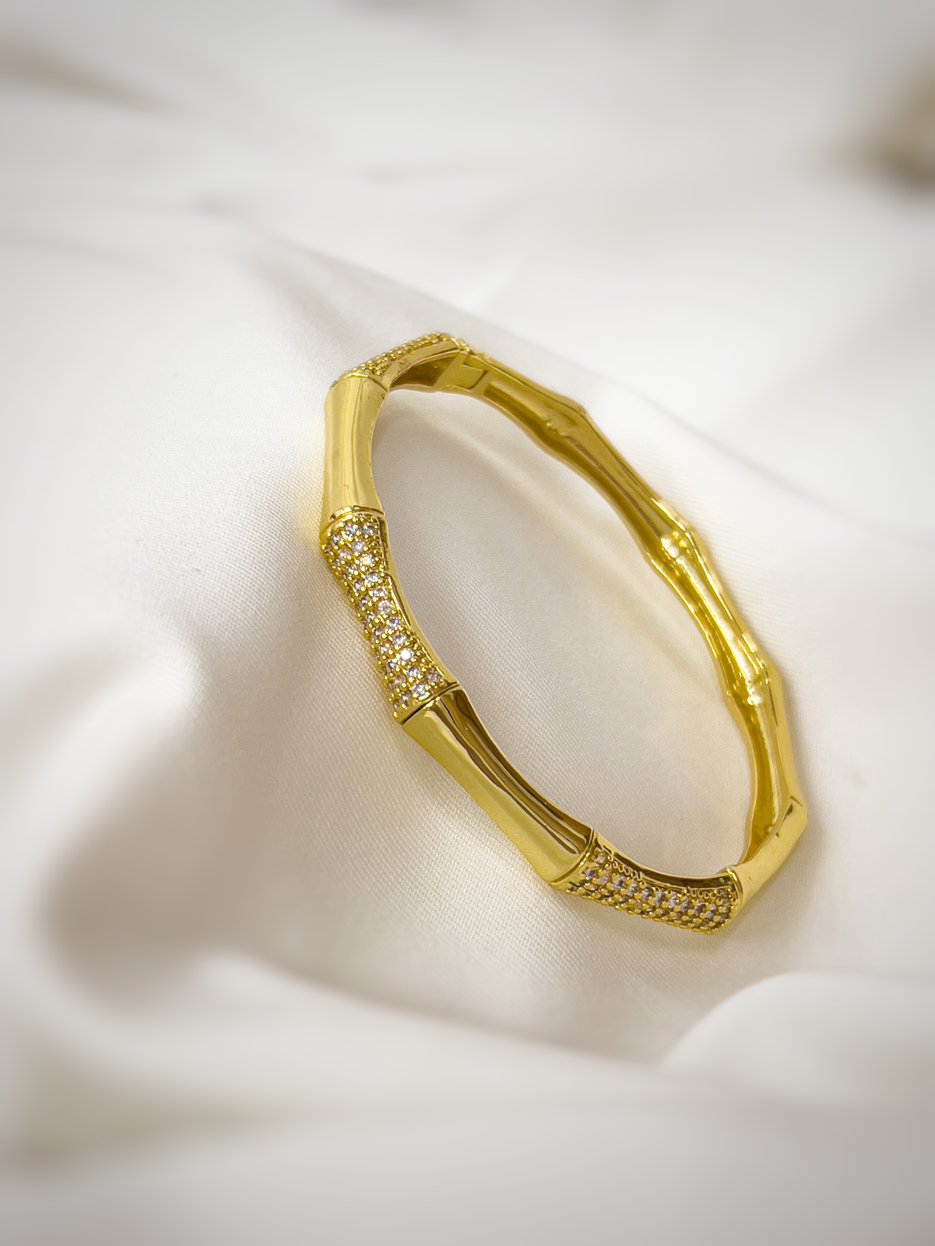 اسوارة ناعمة مع زركون 