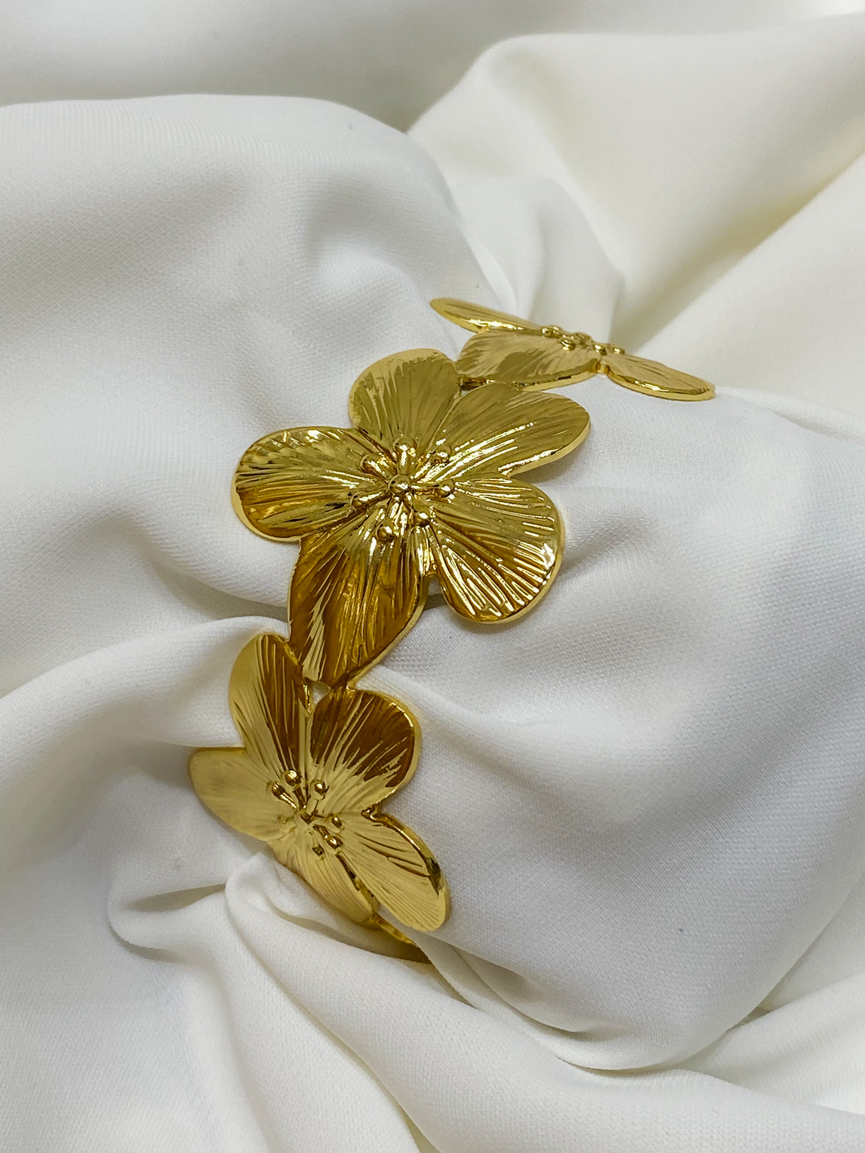 اسوارة وردة عريضة