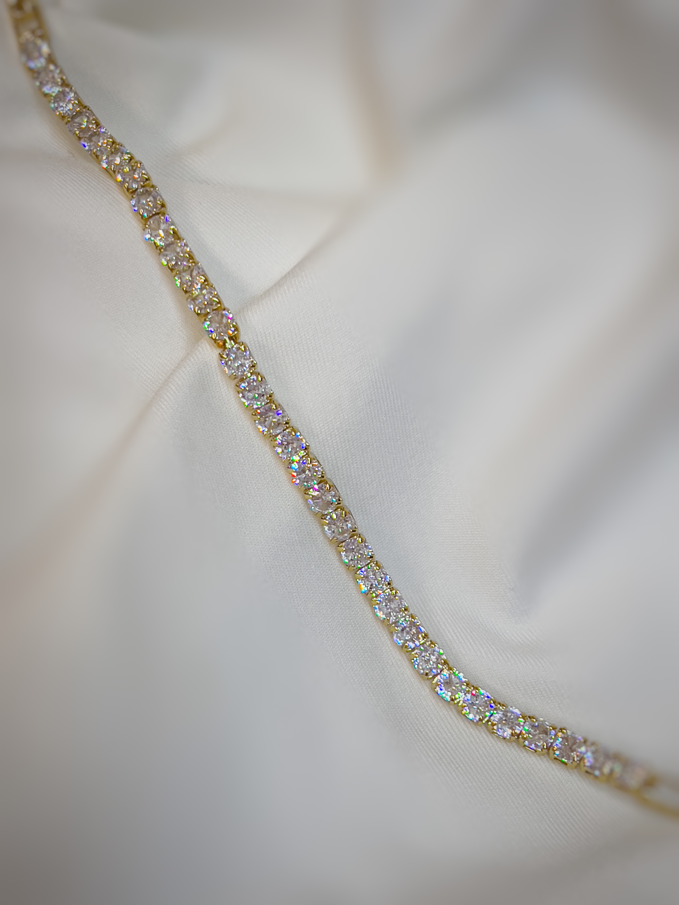 اسوارة تينس دهبي