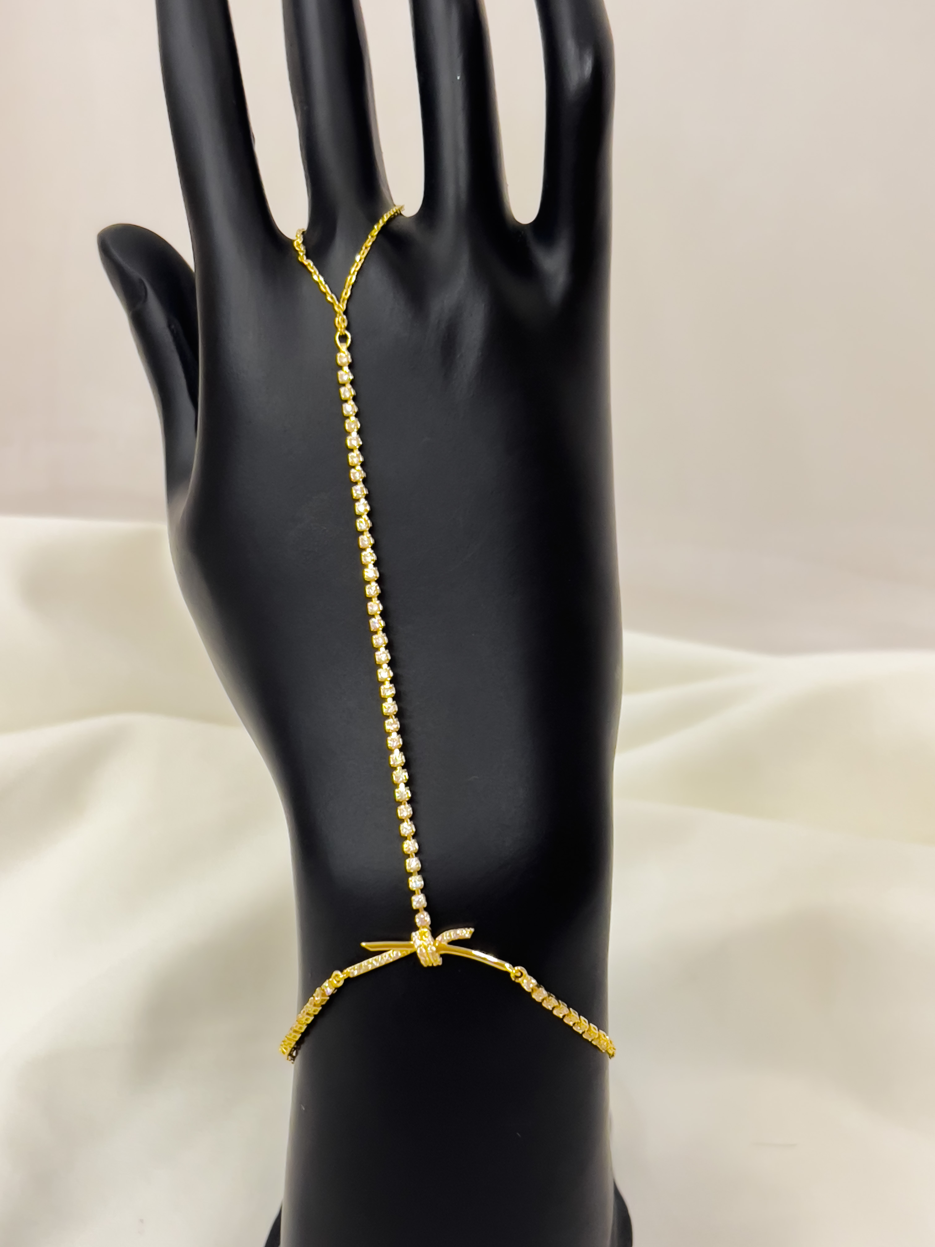 اسوارة كف تنس مع تيفاني 