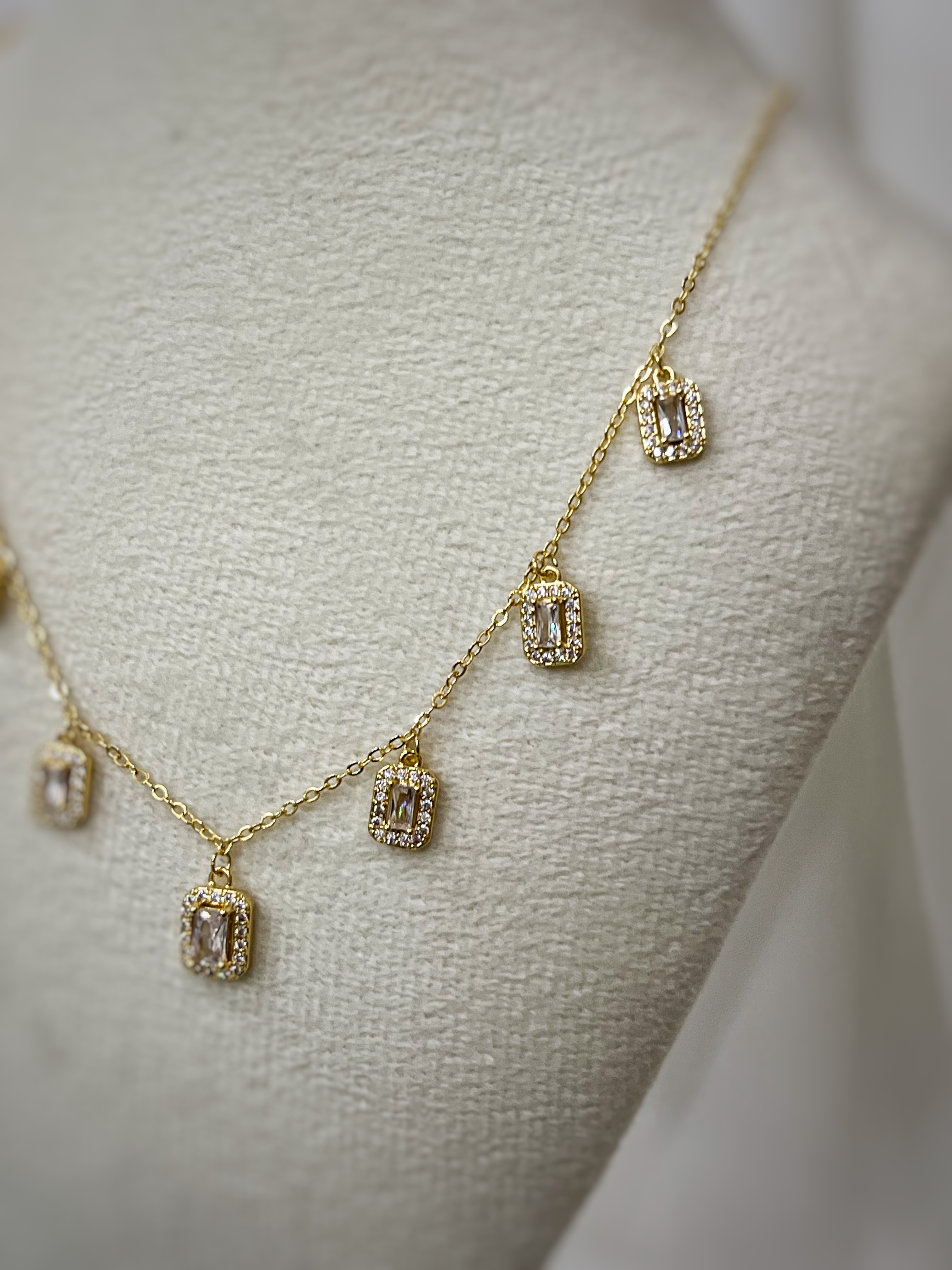 سنسال أحجار شكل مربعات 