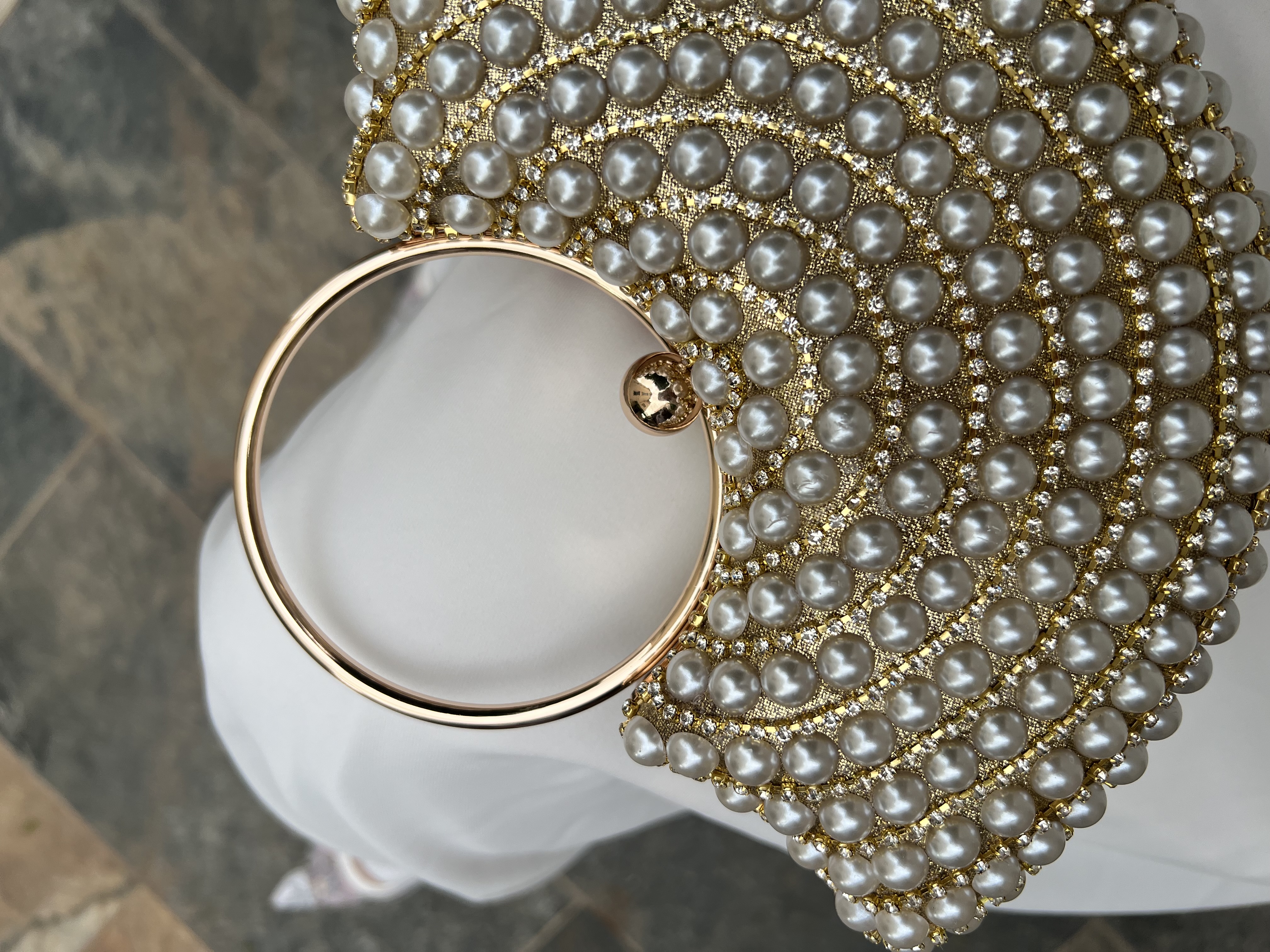 شنتة باللؤلؤ الابيض