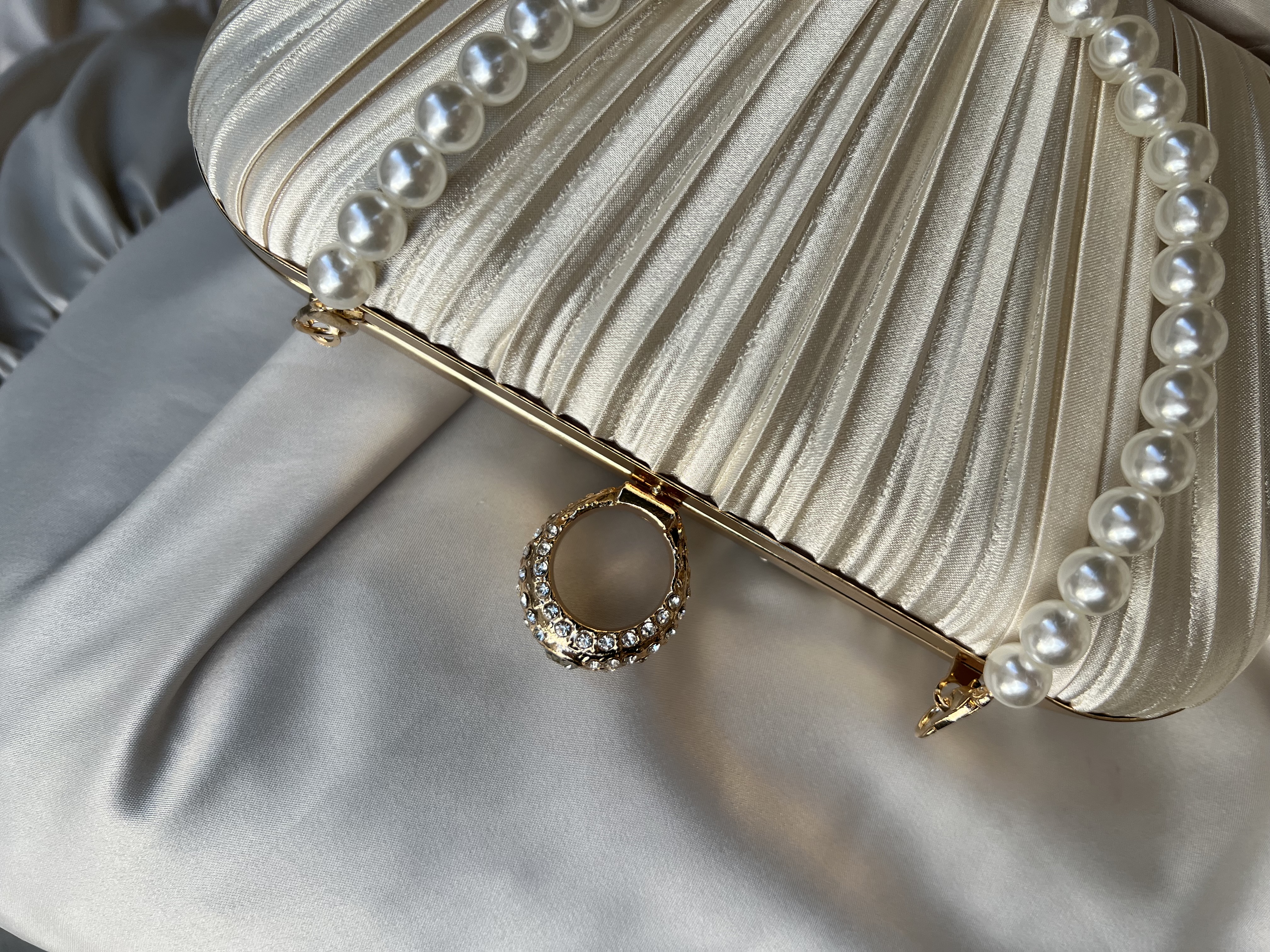 شنتة مناسبات اوف وايت