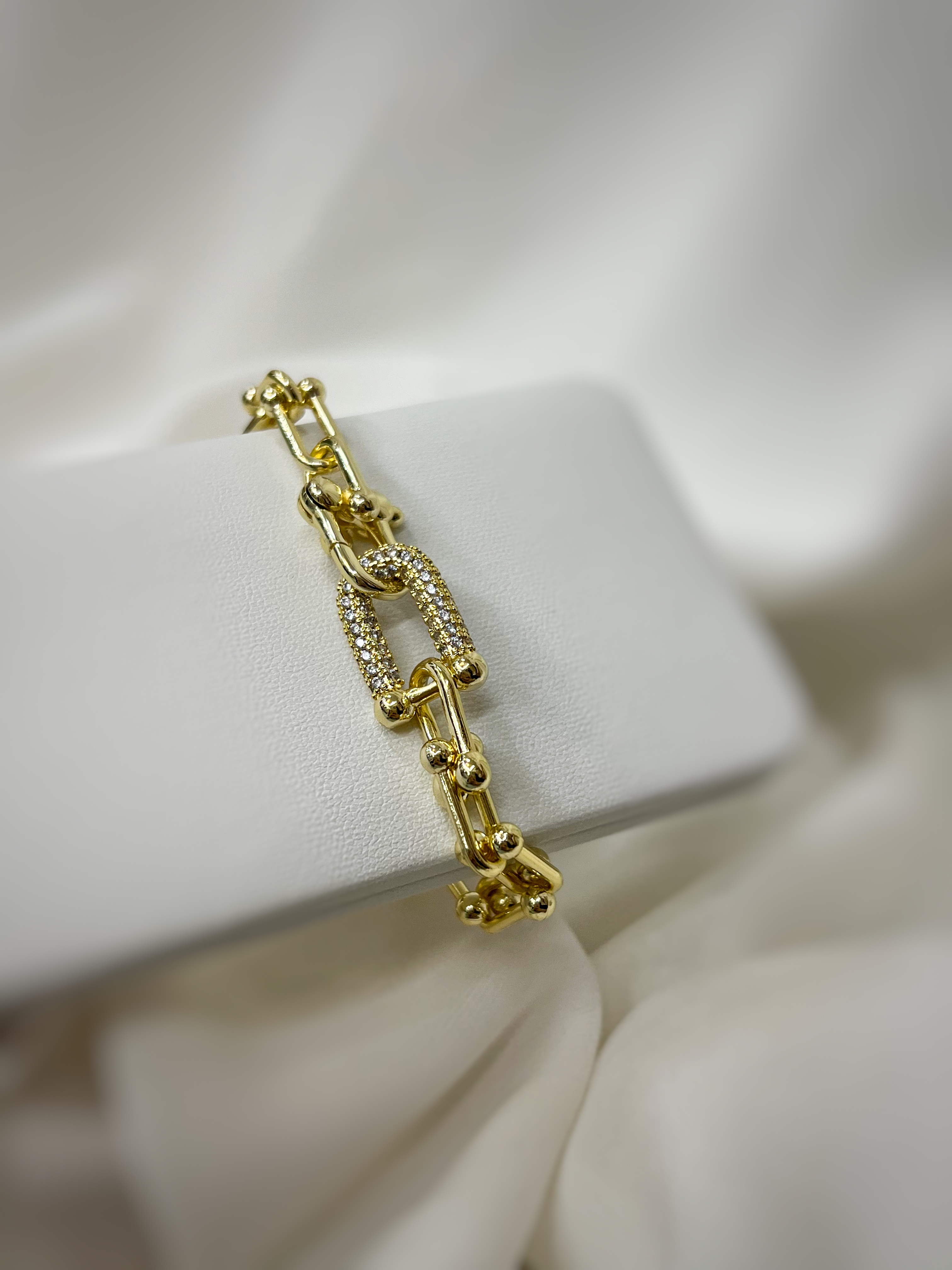 اسوارة تيفاني قفل زركون