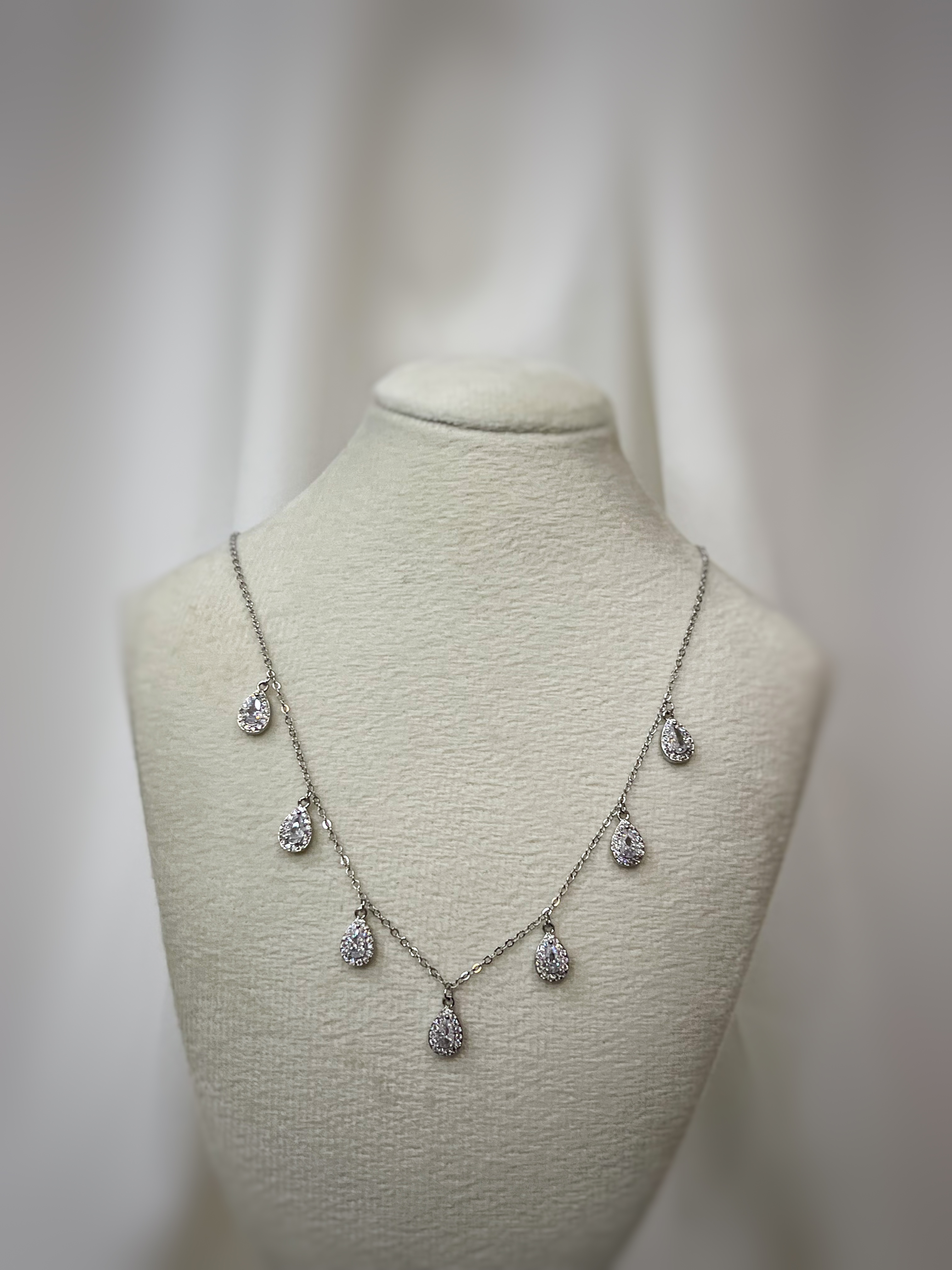 سنسال أحجار دمعة 