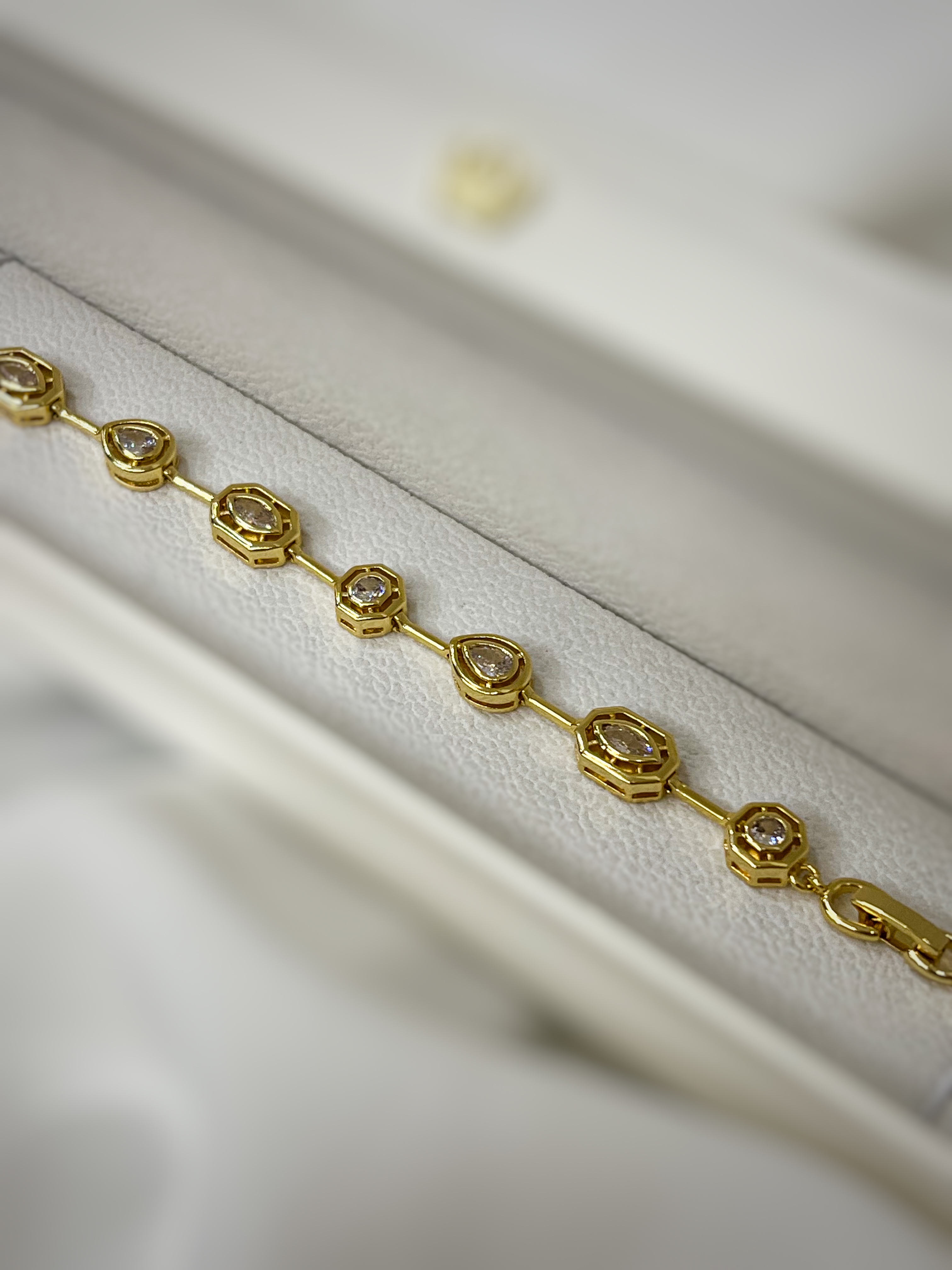 اسوارة جواهر ابيض