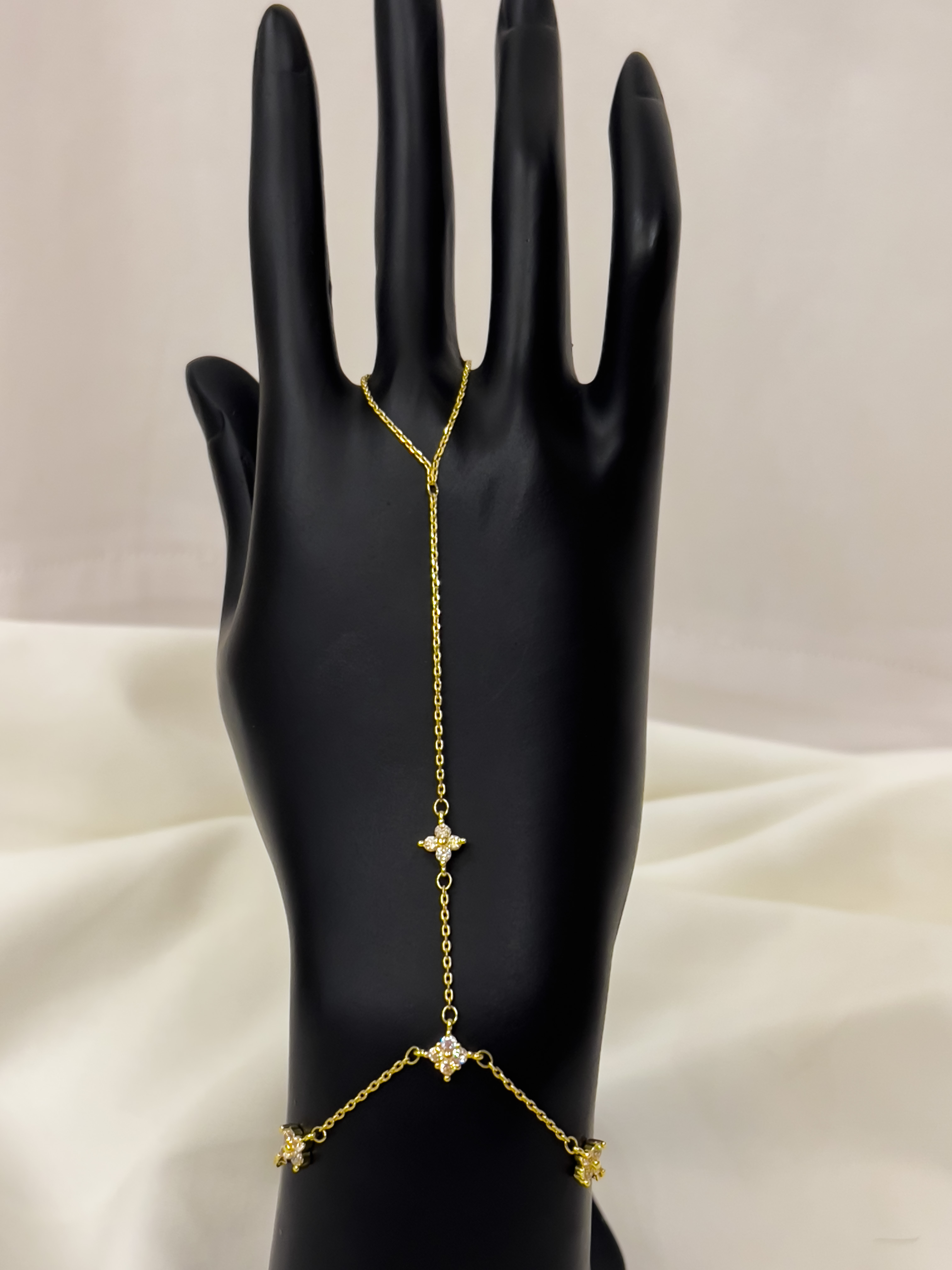 اسوارة كف روبيرتو كوين