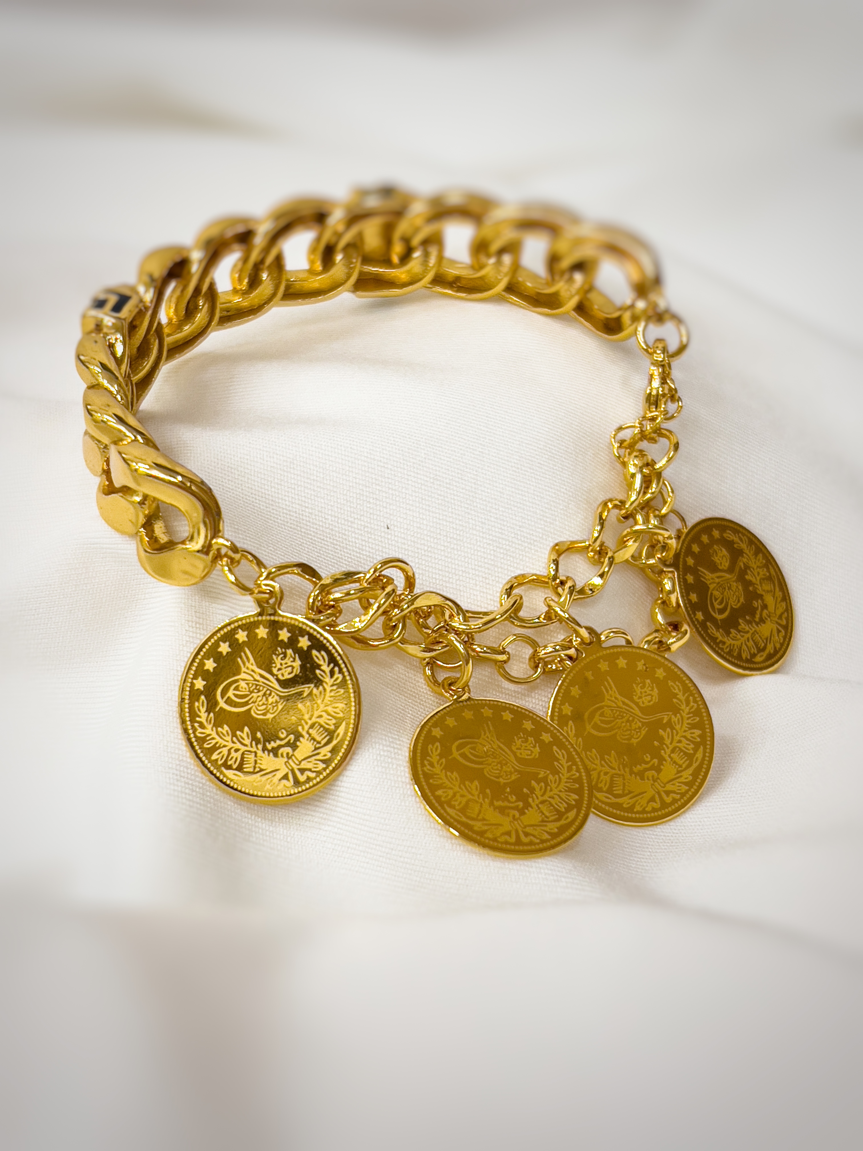 اسوارة فيرزاتشي مع ليرات