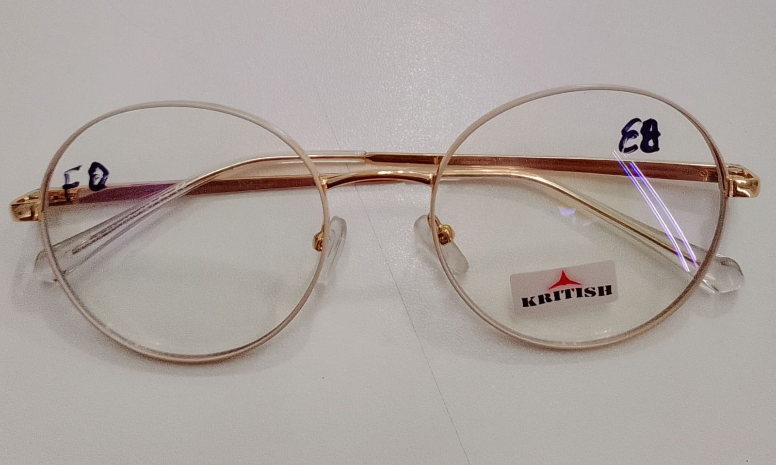 Gafas redondas de metal dorado