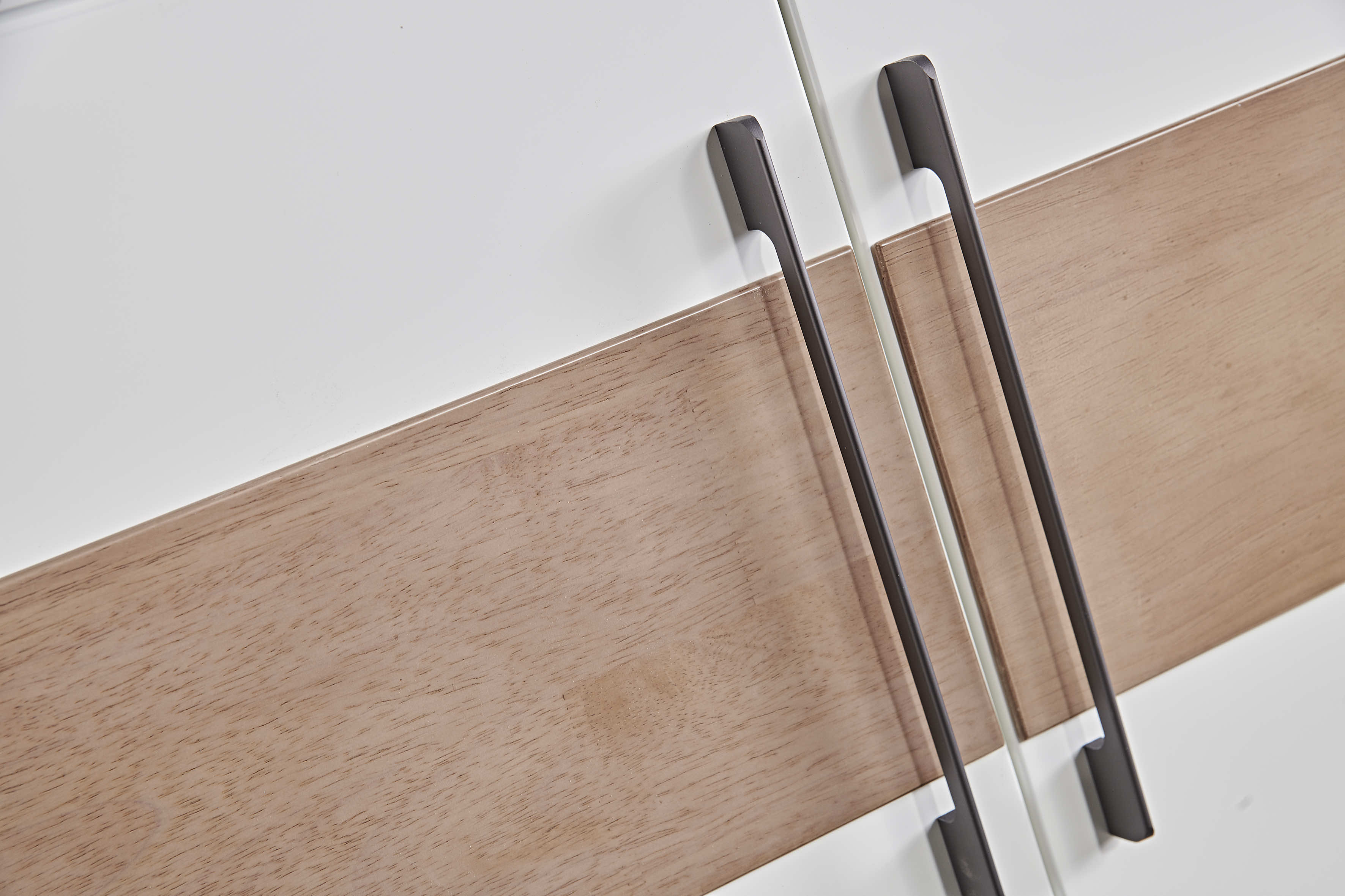 J1909# Three-door cabinet