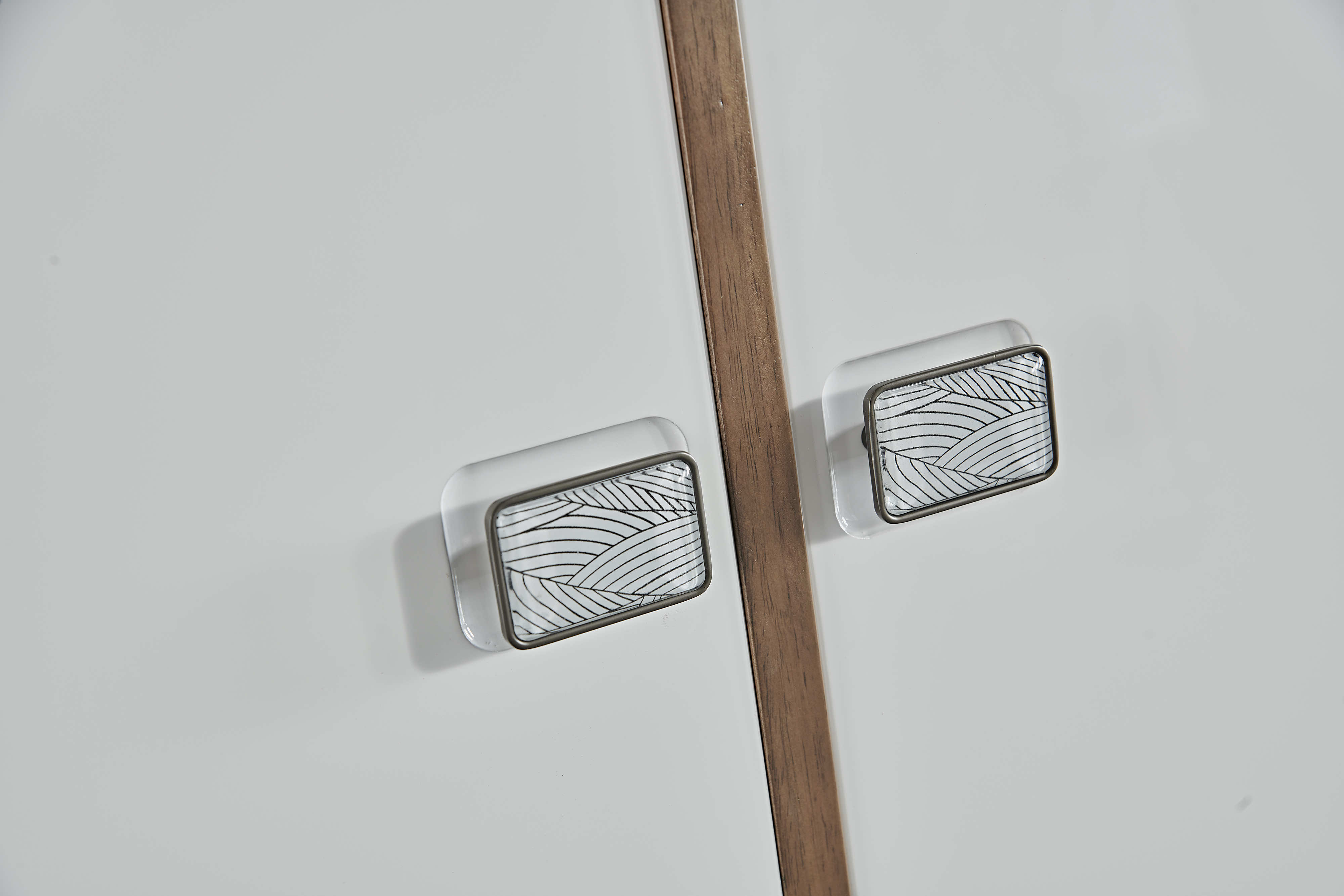 YG7201# Four-door cabinet