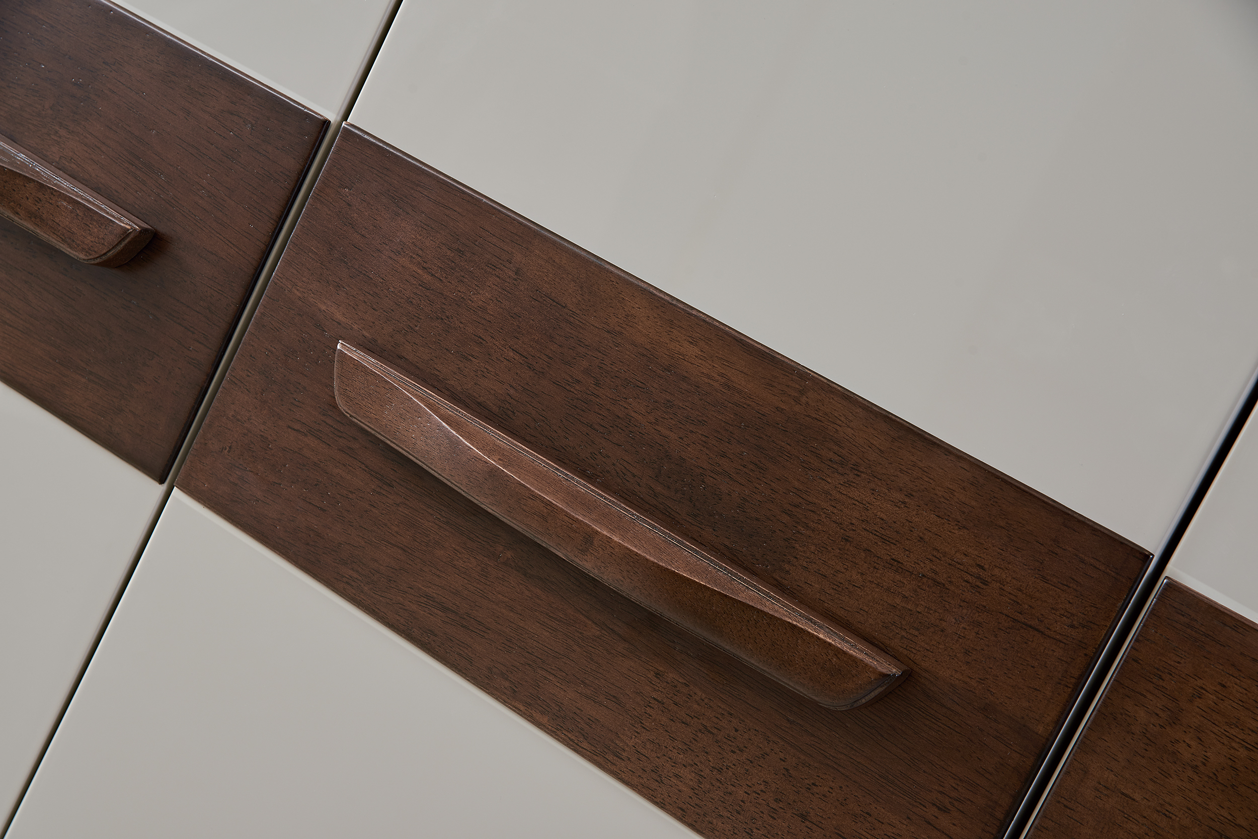 X09# Three-door cabinet