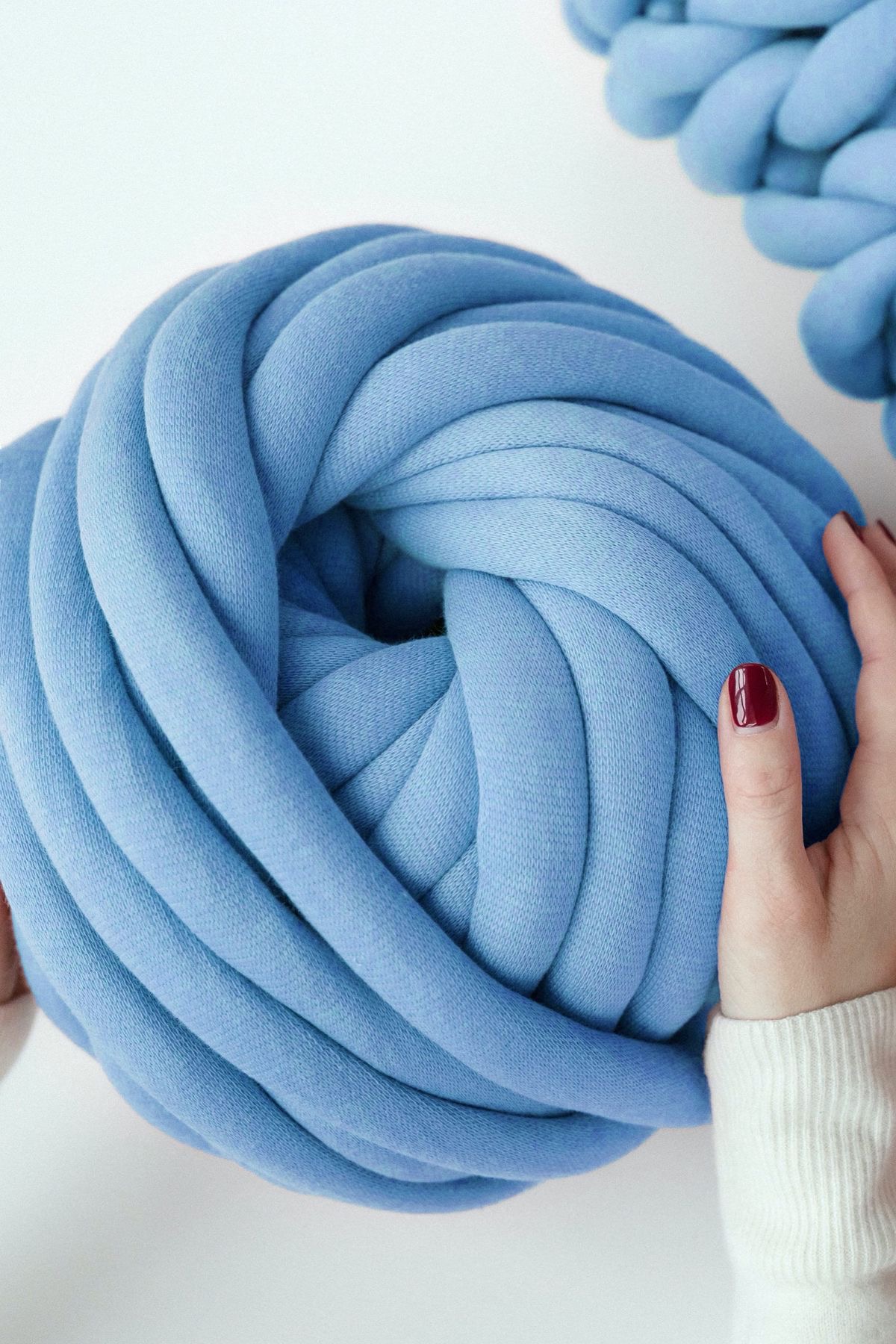 Medvilniniai vamzdeliai mezgimui rankomis