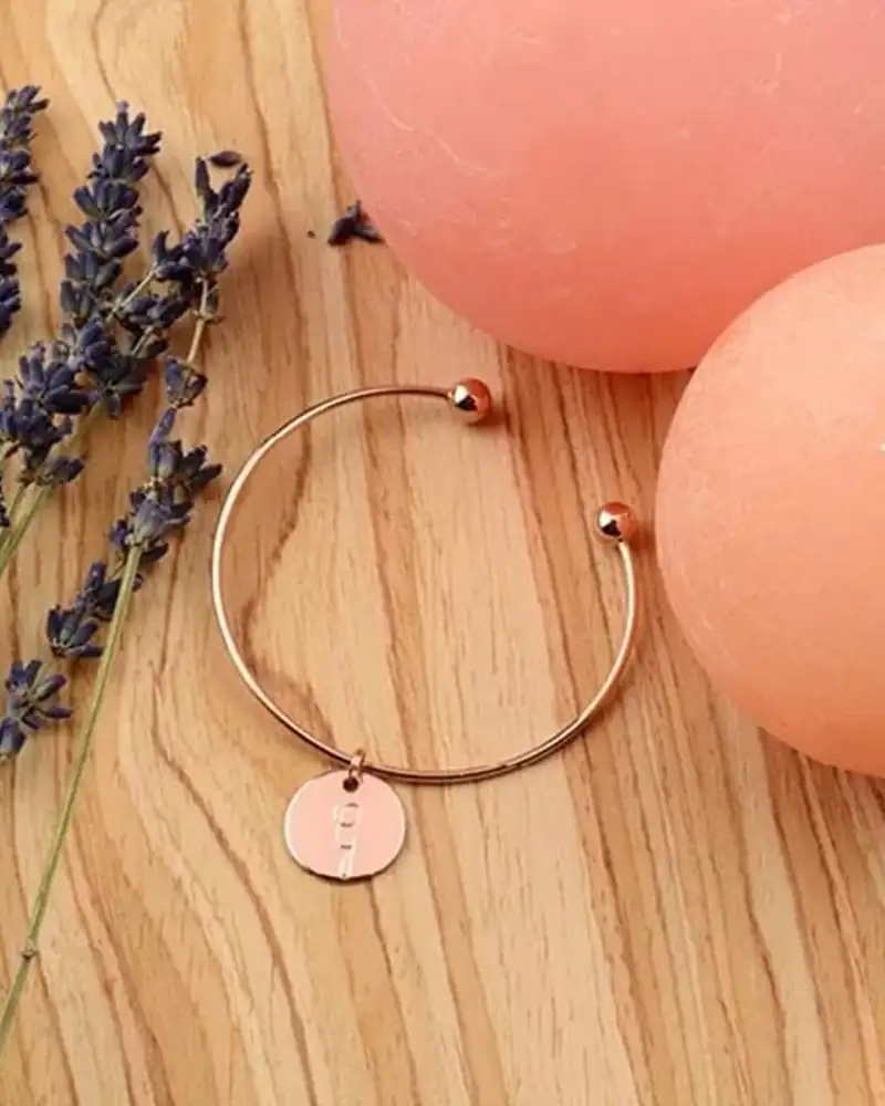 Médaille initiale g dorée - élégante médaille personnalisée pour femme