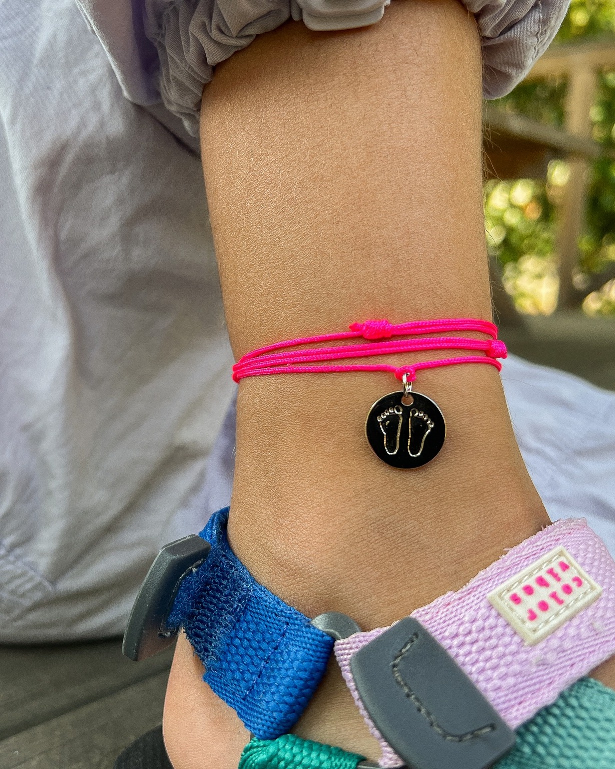 MÉDAILLE SYMBOLE DORÉ PIEDS