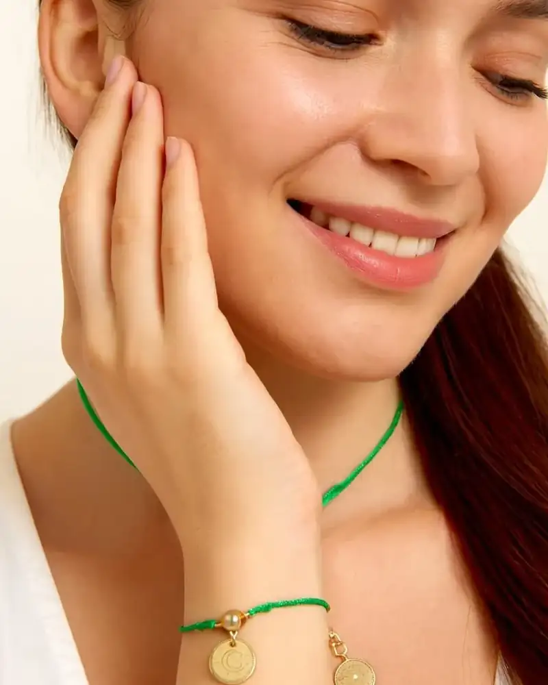 Médaille astre dorée - touche céleste et lumineuse