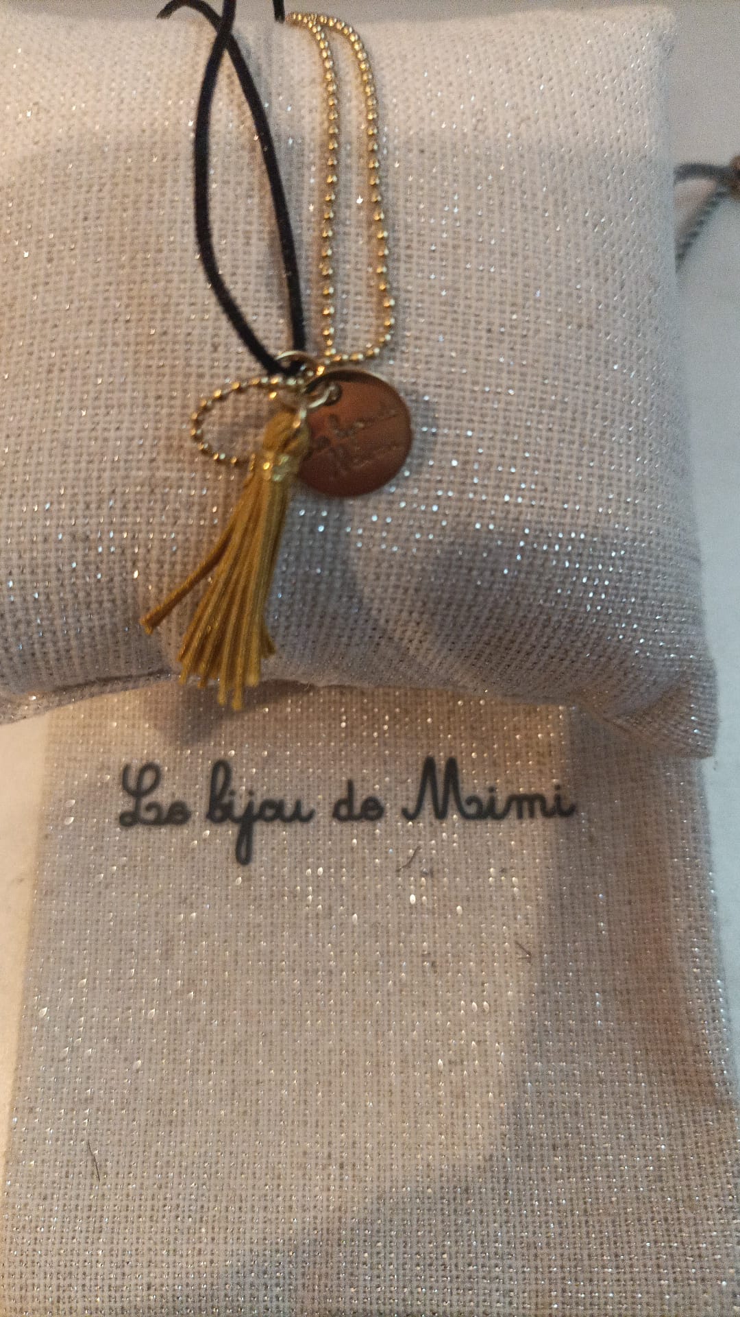 MÉDAILLE POMPON DORÉ SAFRAN