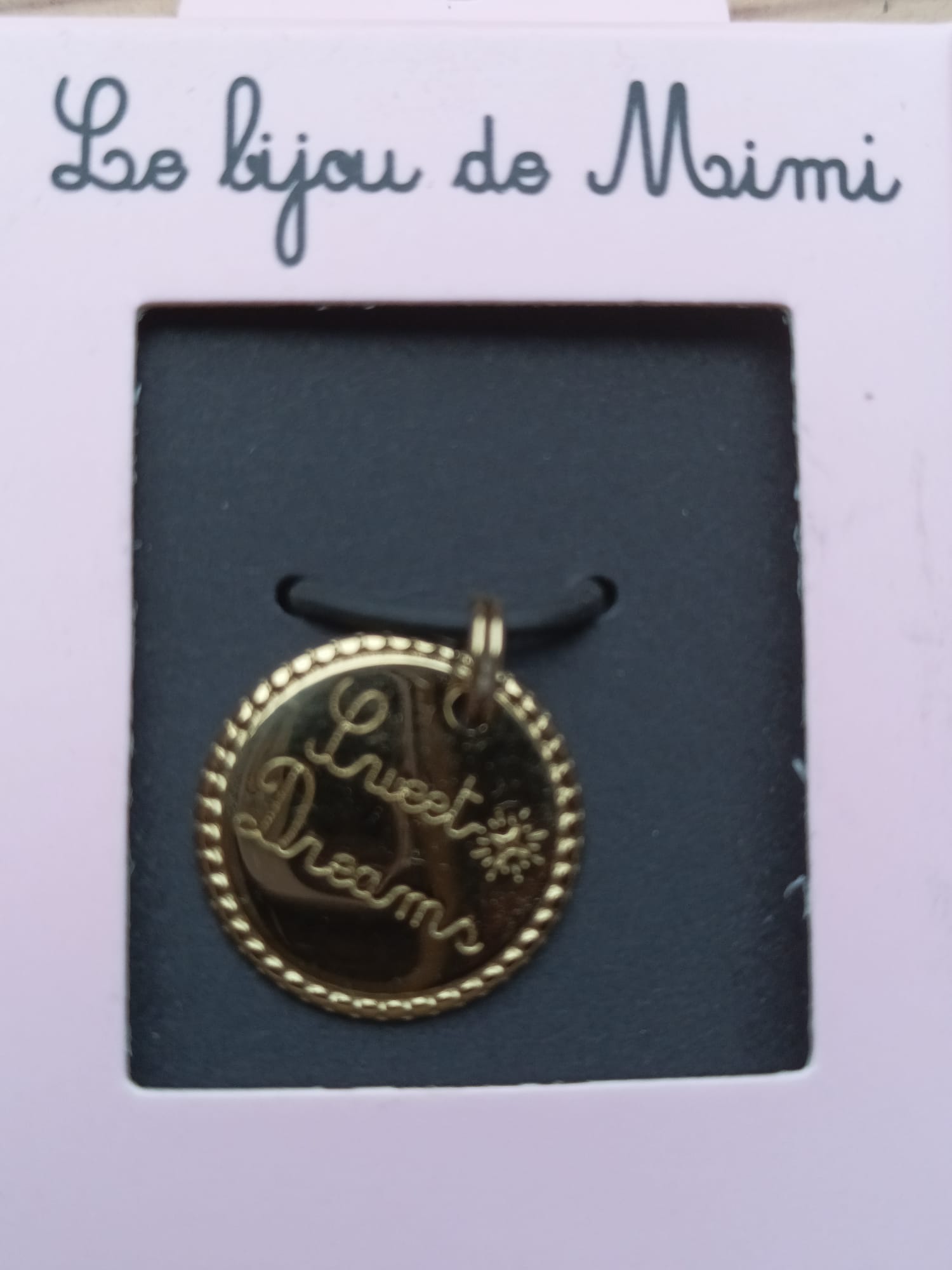 MÉDAILLE BIJOU DORÉ “SWEET DREAMS”