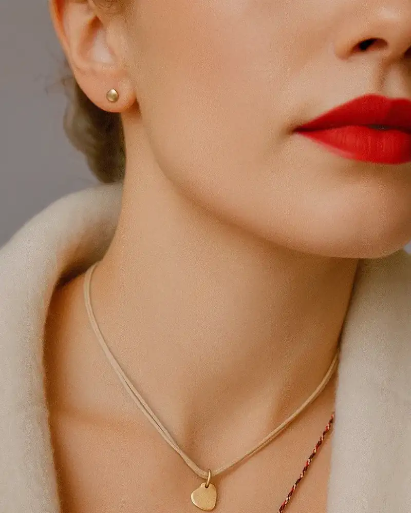 Boucles d'Oreilles Puces Dorées - Bijou Discret Femme