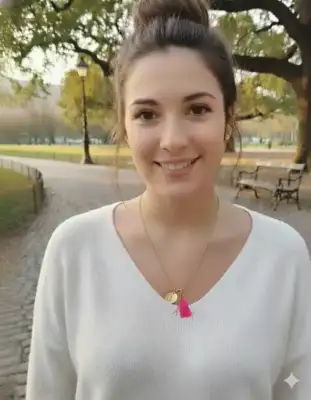 Collier Doré & Pompon Perfect Pink – Création Française en Acier Inoxydable