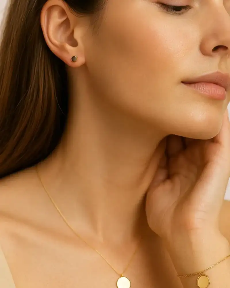 Boucles d'Oreilles Puces Dorées - Bijou Discret Femme