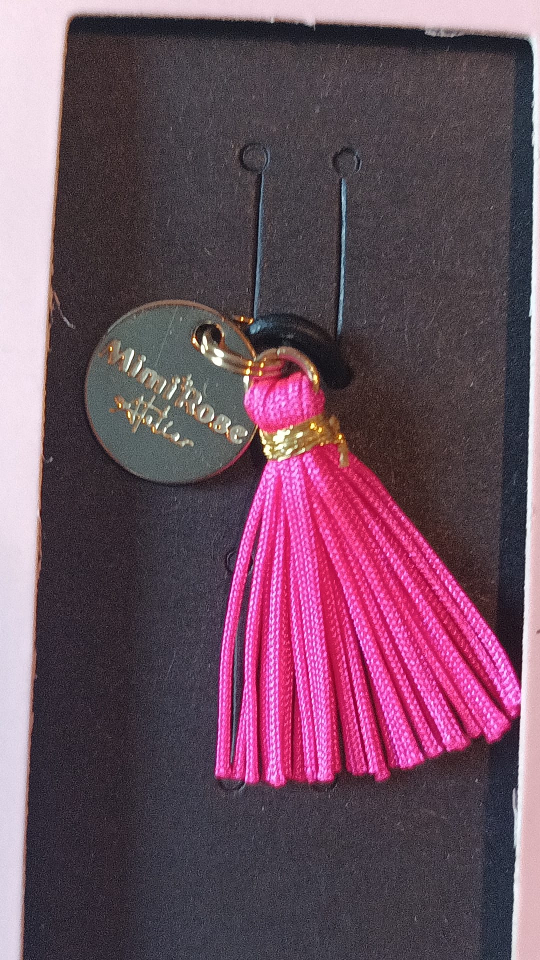 MÉDAILLE POMPON DORÉ PERFECT PINK