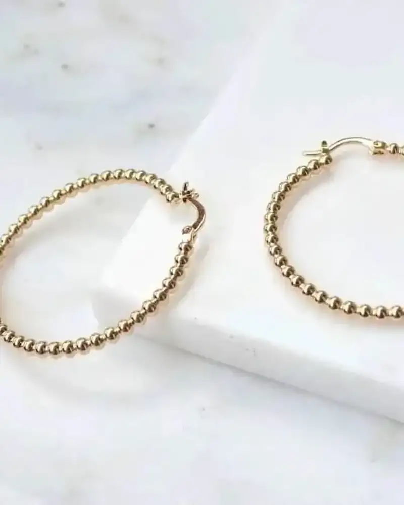 Boucles d’oreilles créoles dorées safran - charme bohème féminin