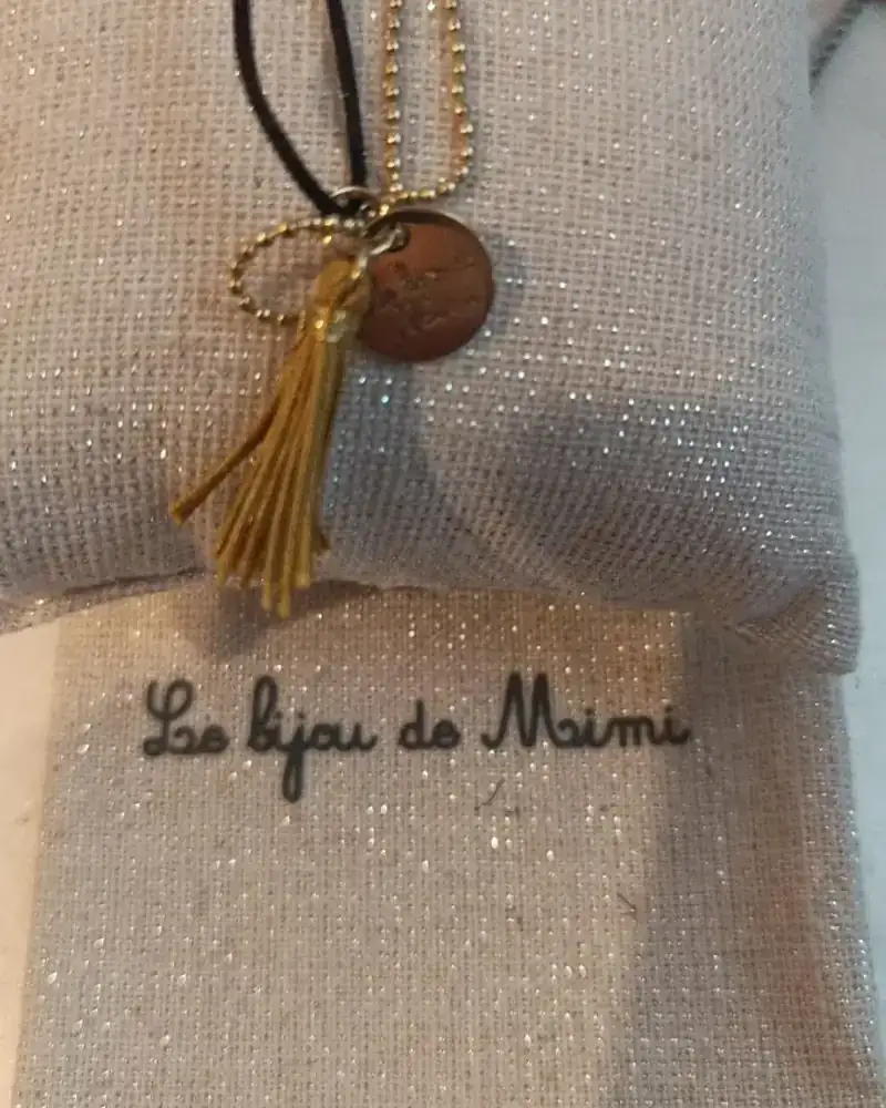 Collier Médaille Dorée & Pompon Safran | Bohème Coloré & Lumineux