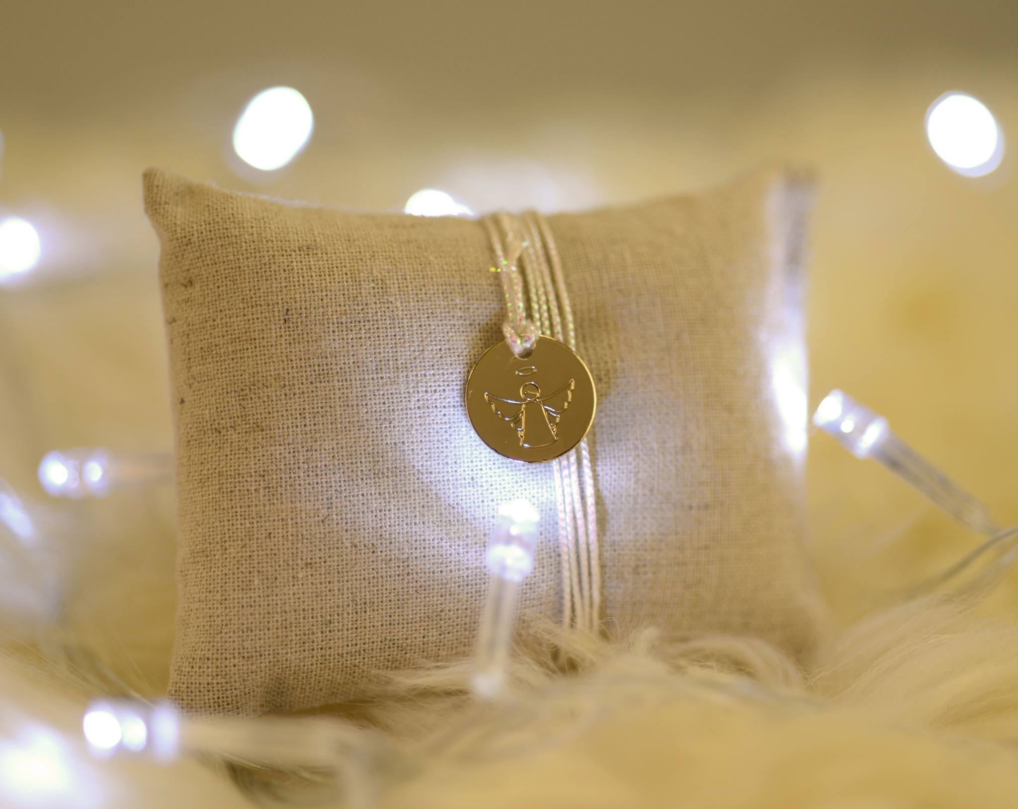 Médaille bijou doré “Petit Ange” – Symbole de protection et d’élégance