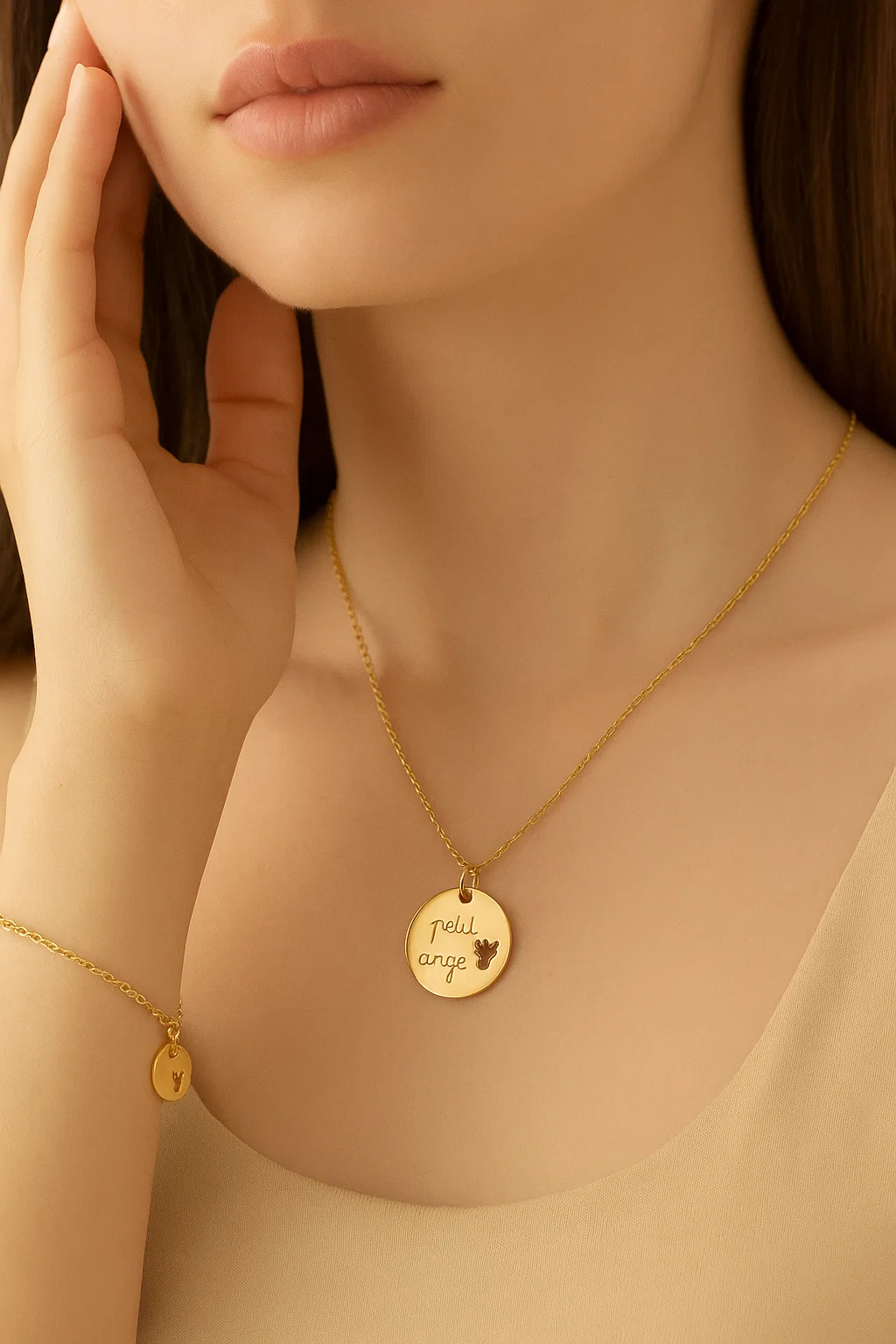 Médaille bijou doré “Petit Ange” – Symbole de protection et d’élégance