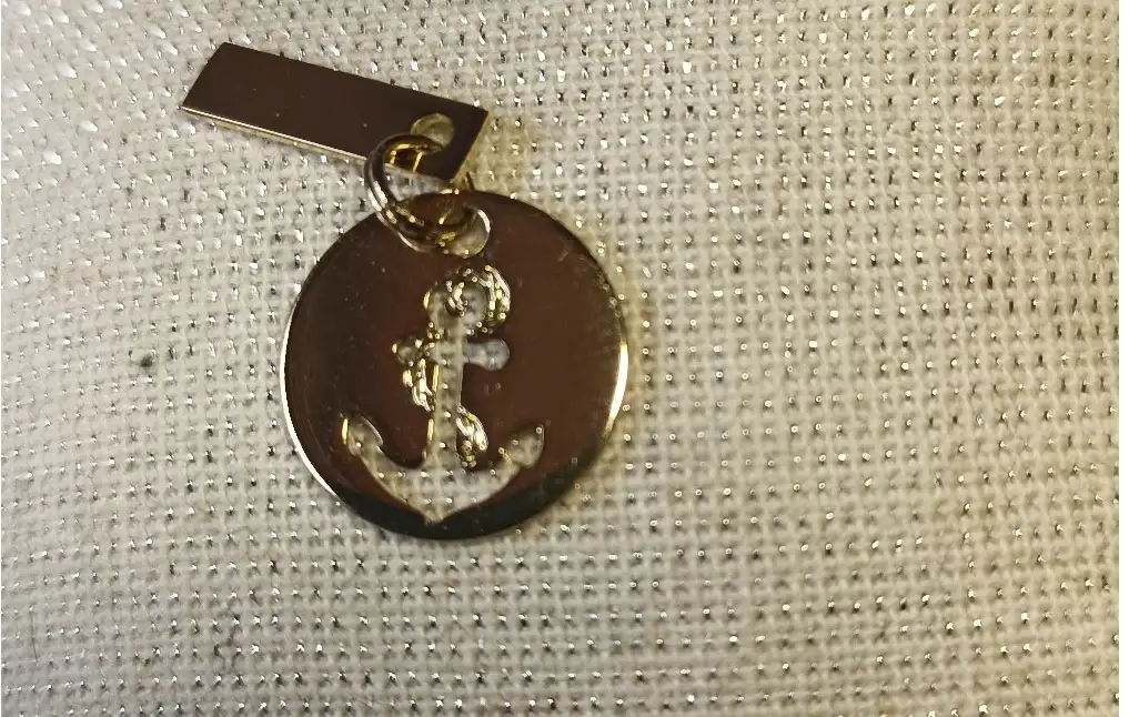 Bracelet Médaille Ancre Dorée | Esprit Marin & Liberté -