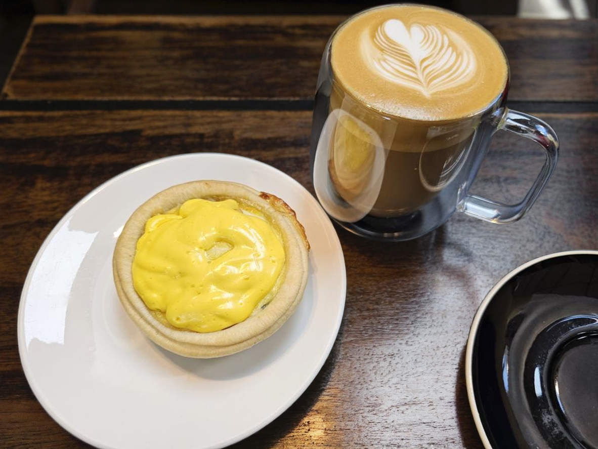 Bacon Egg Benedict Pie