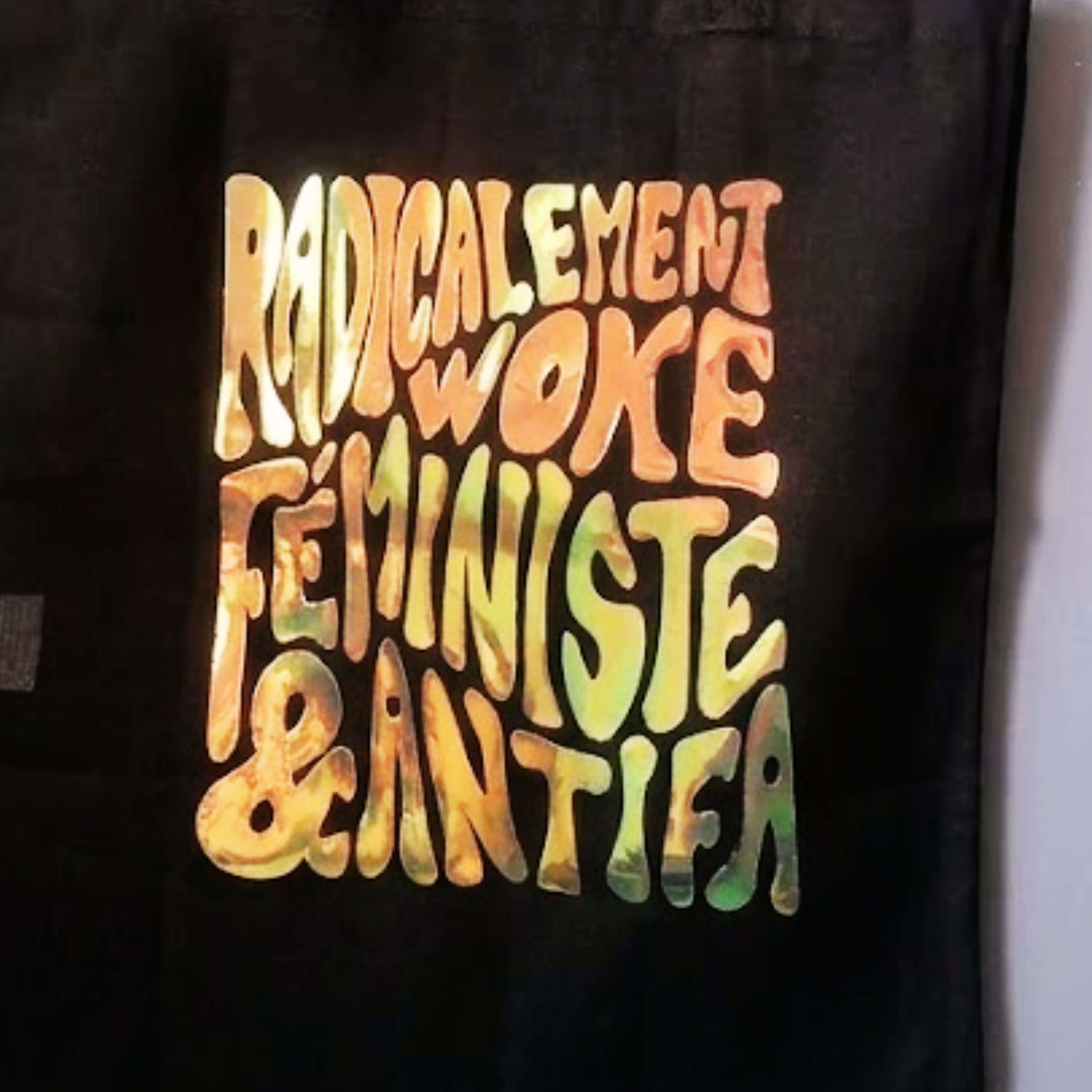 Radicalement woke, féministe & antifa