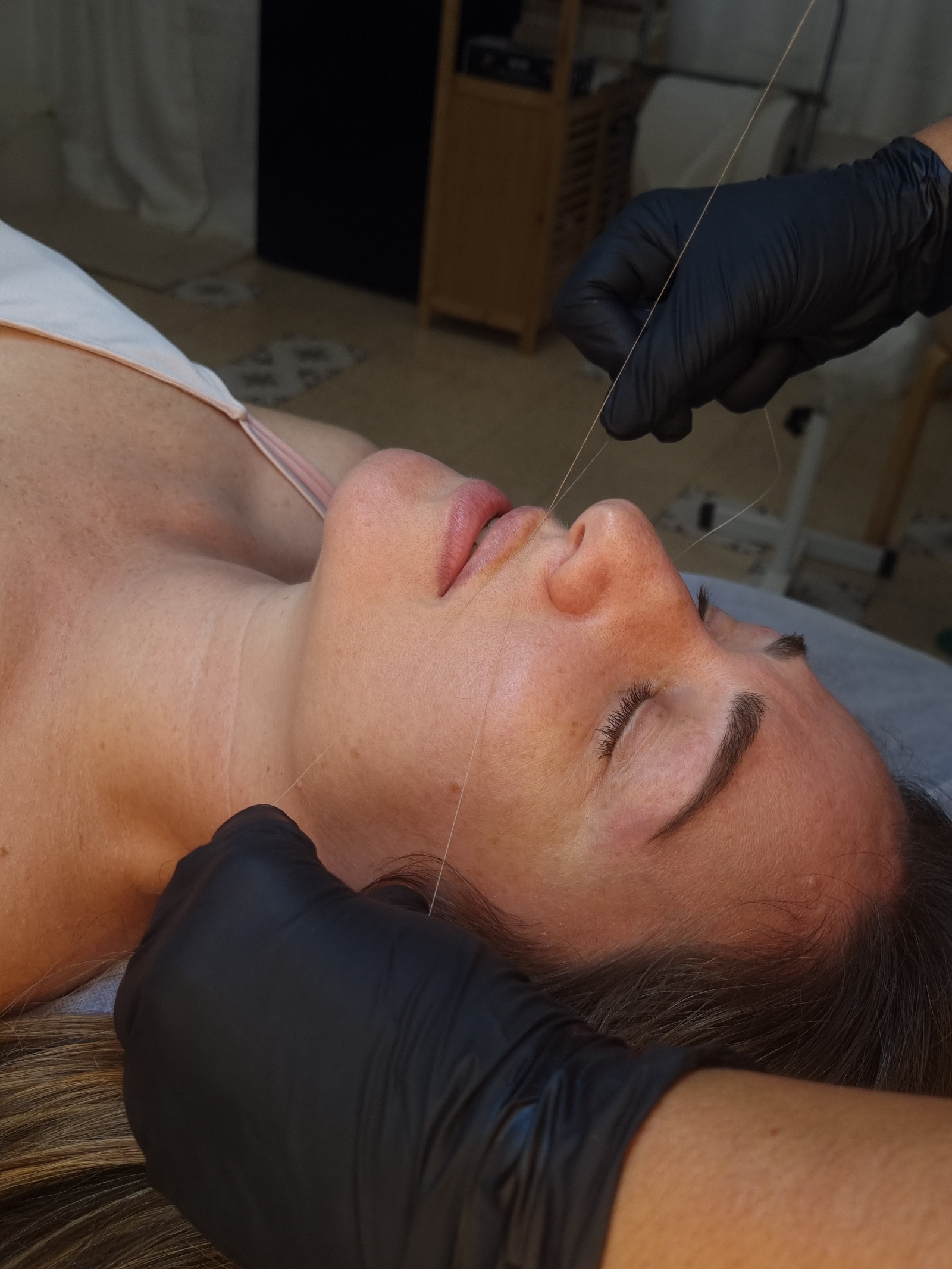 עיצוב גבות והסרת שפם