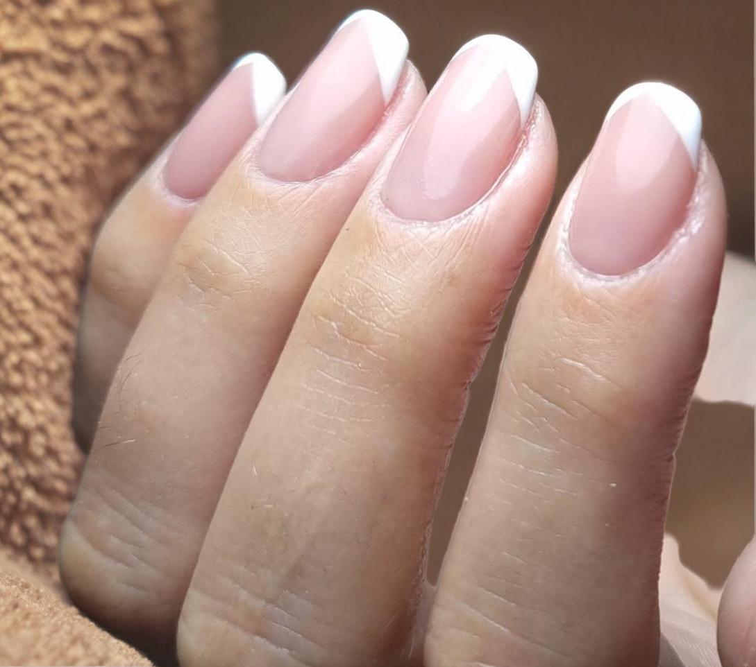 מניקור קלאסי וטיפוח ציפורניים