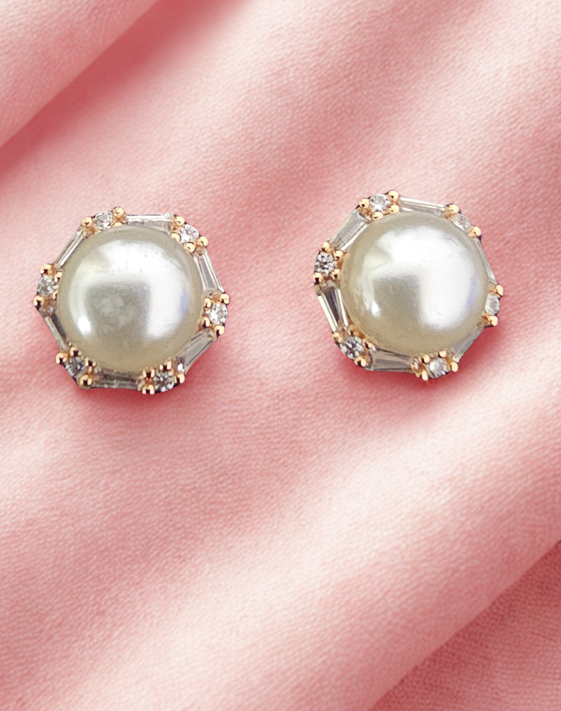 Pearl stud earring