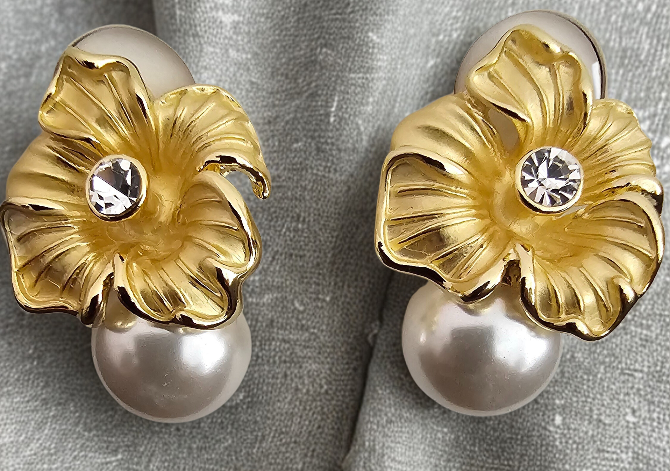 Gold Flower Pearl Earrings